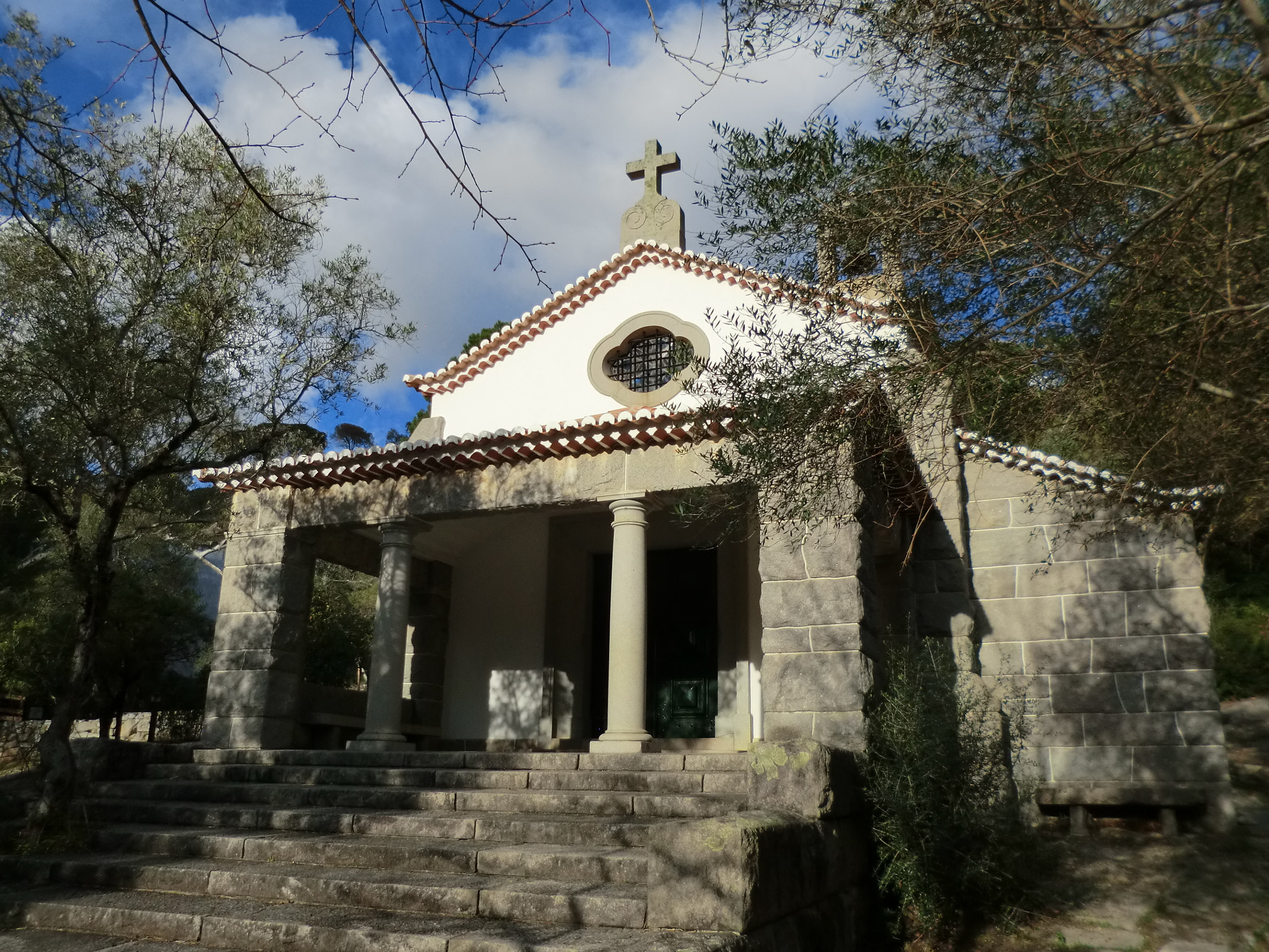 CASIO EX-Z800 sample photo. Chapel photography
