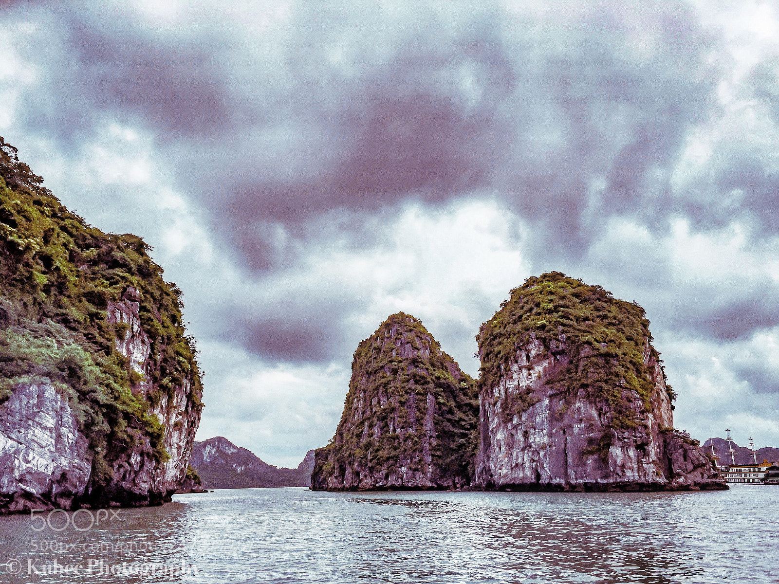 Apple iPhone 6 Plus sample photo. Skull island halong bay photography