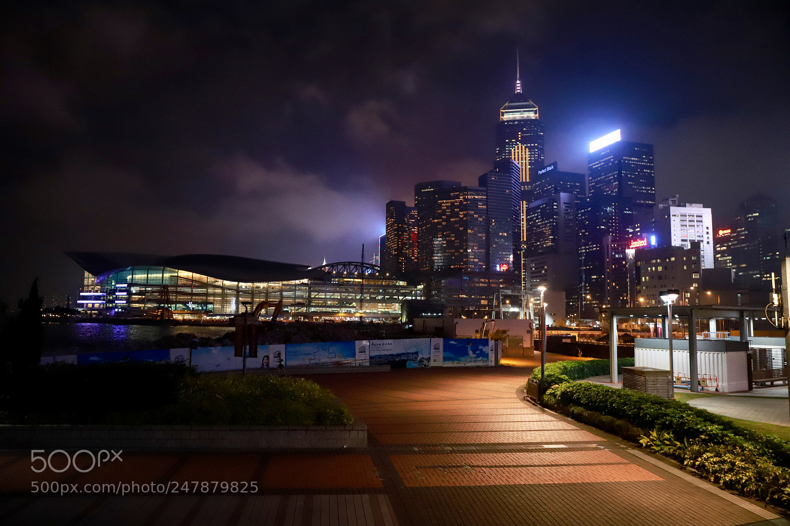 Canon EOS 6D Mark II sample photo. 繁華中的清冷 photography