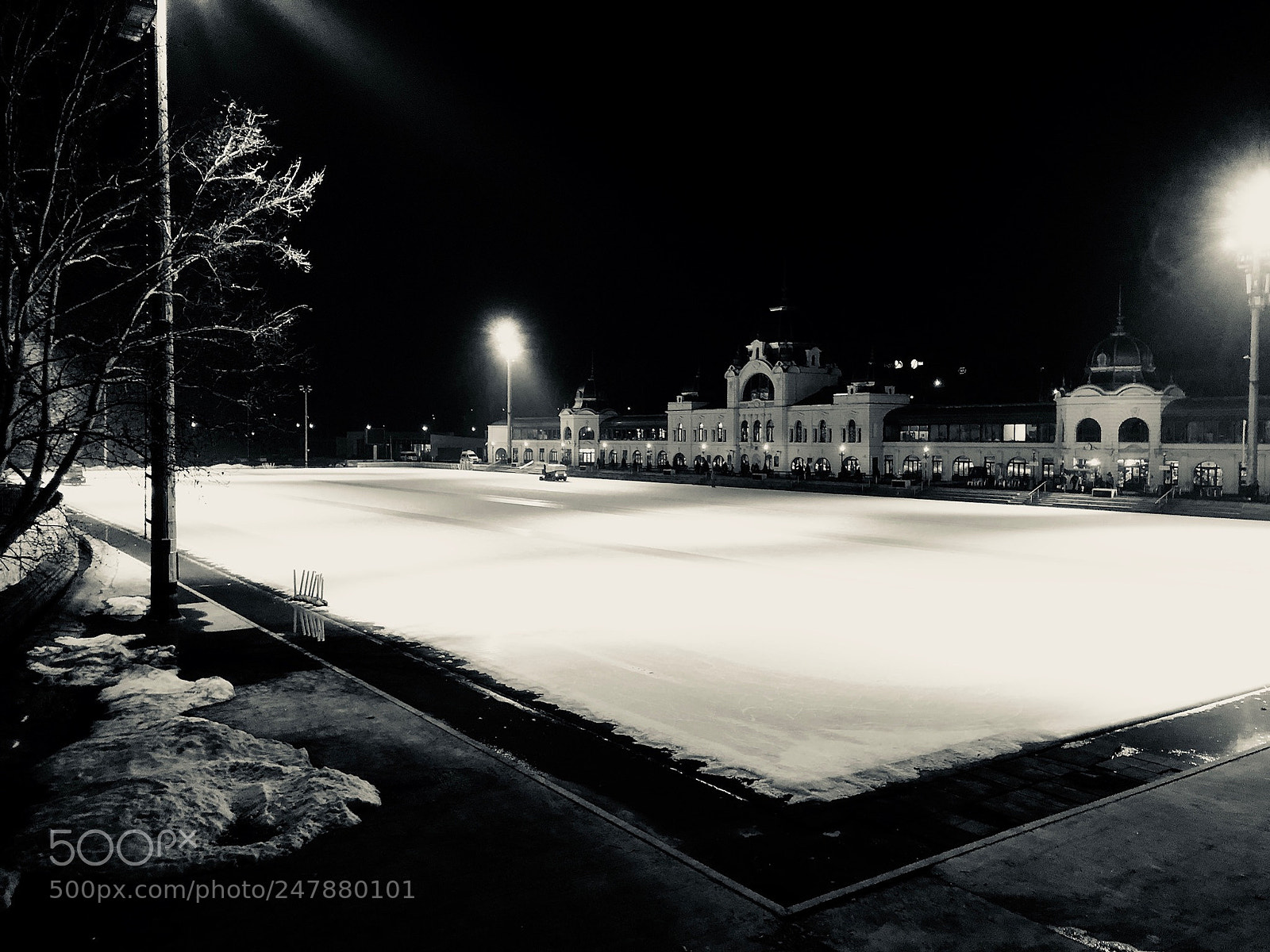 Apple iPhone 8 sample photo. Budapest ice roller skating photography