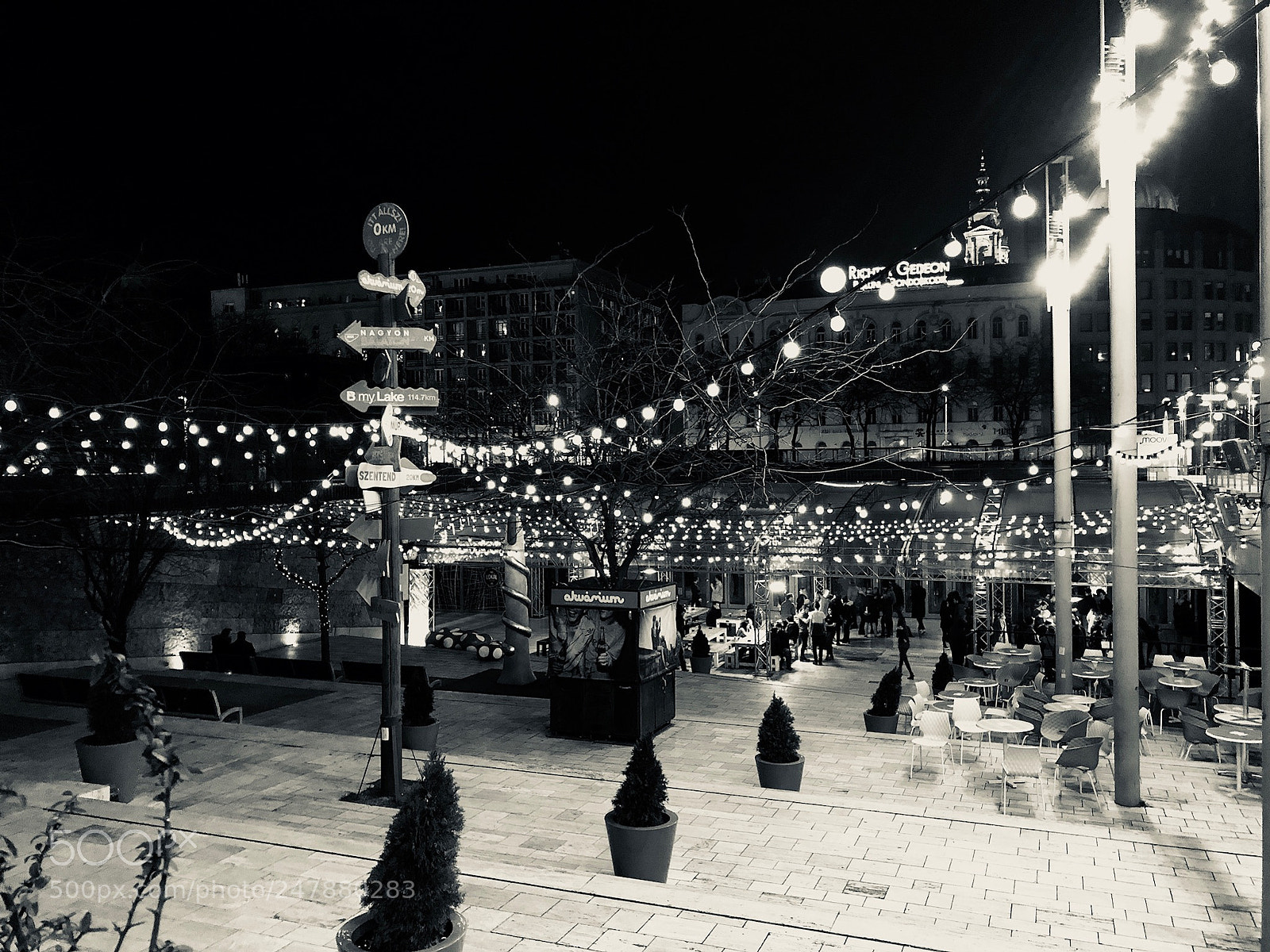 Apple iPhone 8 sample photo. Budapest by night photography