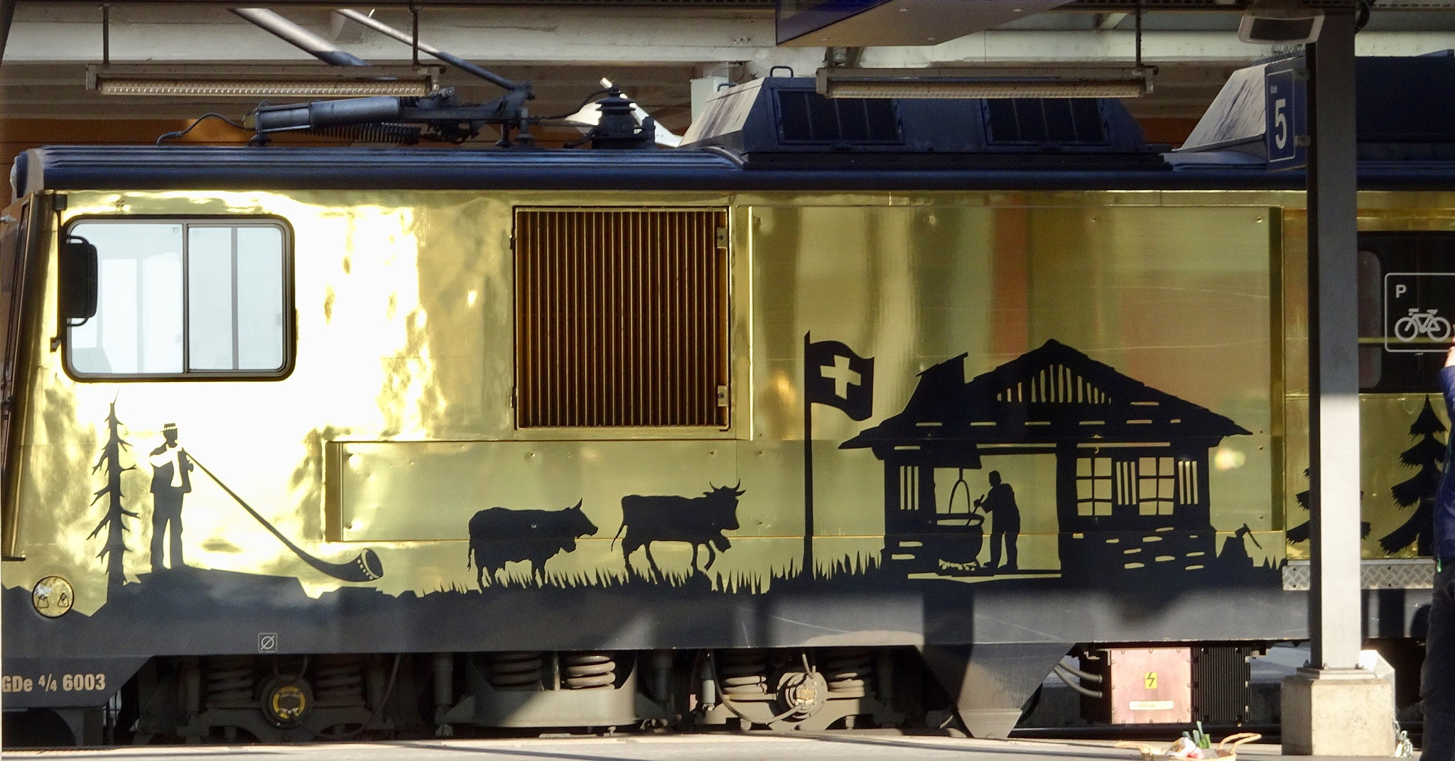 Sony Cyber-shot DSC-WX500 sample photo. Golden loco photography