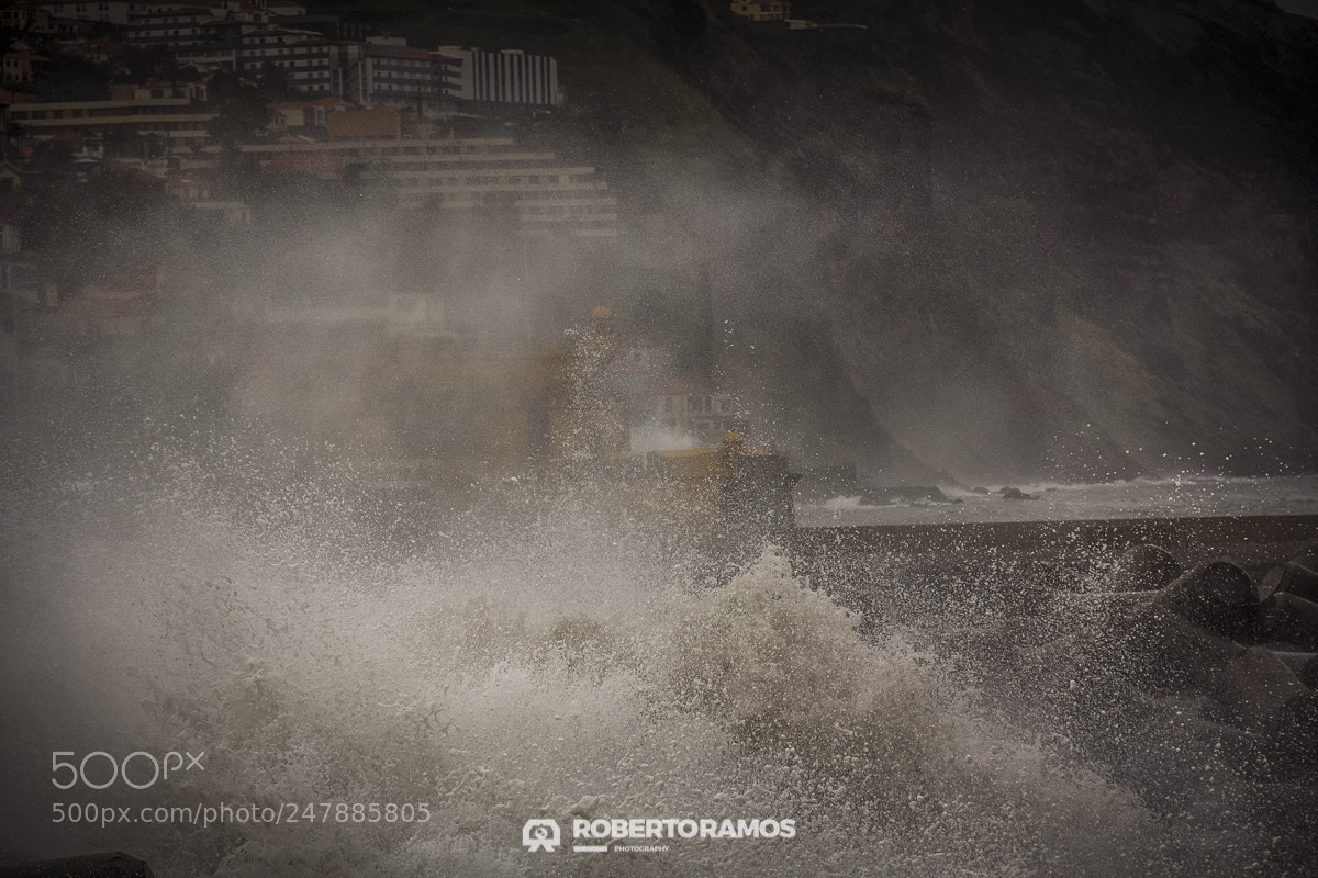 Canon EOS 60D sample photo. Crashed on rocks photography