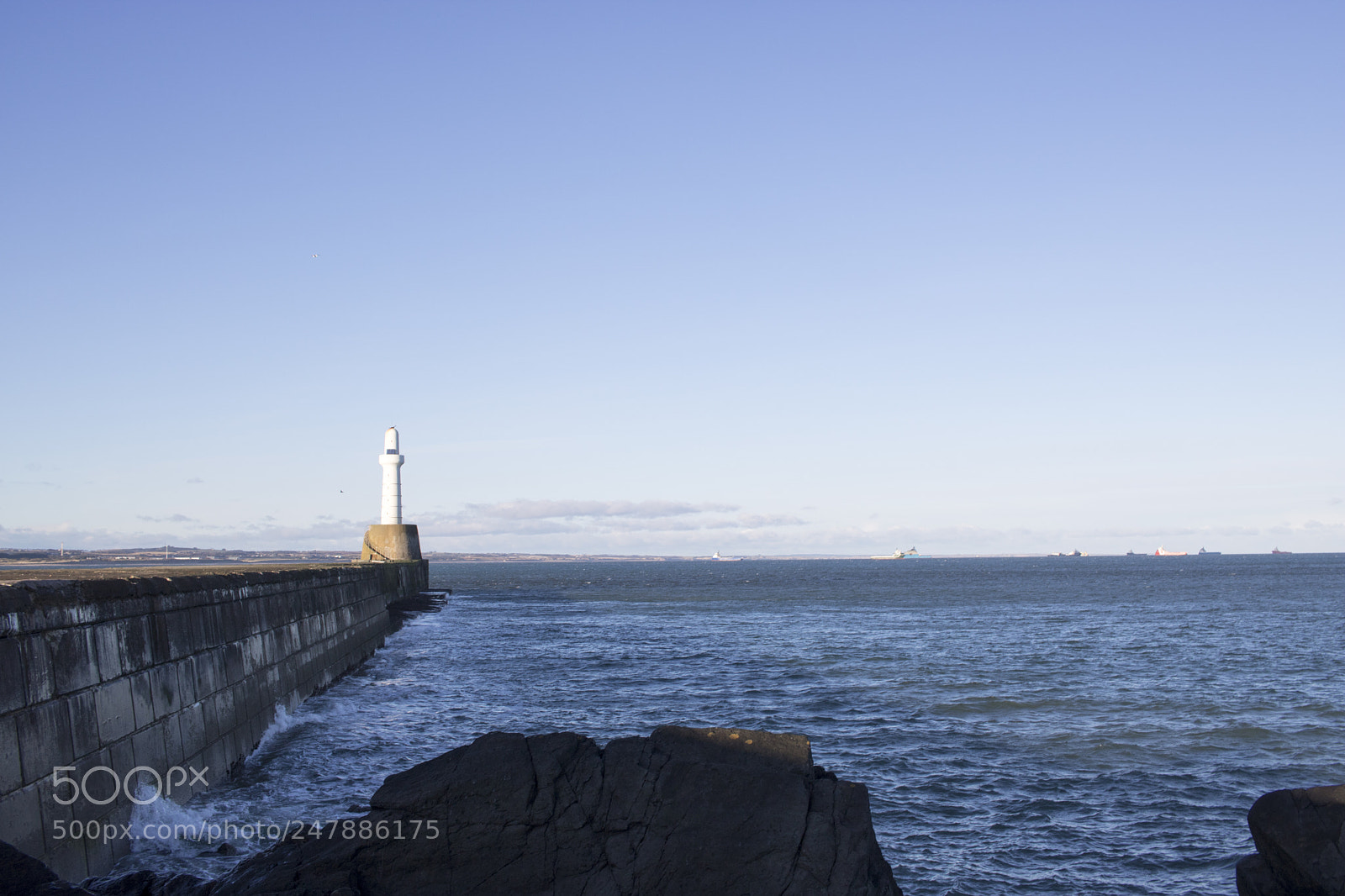 Canon EOS 750D (EOS Rebel T6i / EOS Kiss X8i) sample photo. Aberdeen lighthouse in front photography
