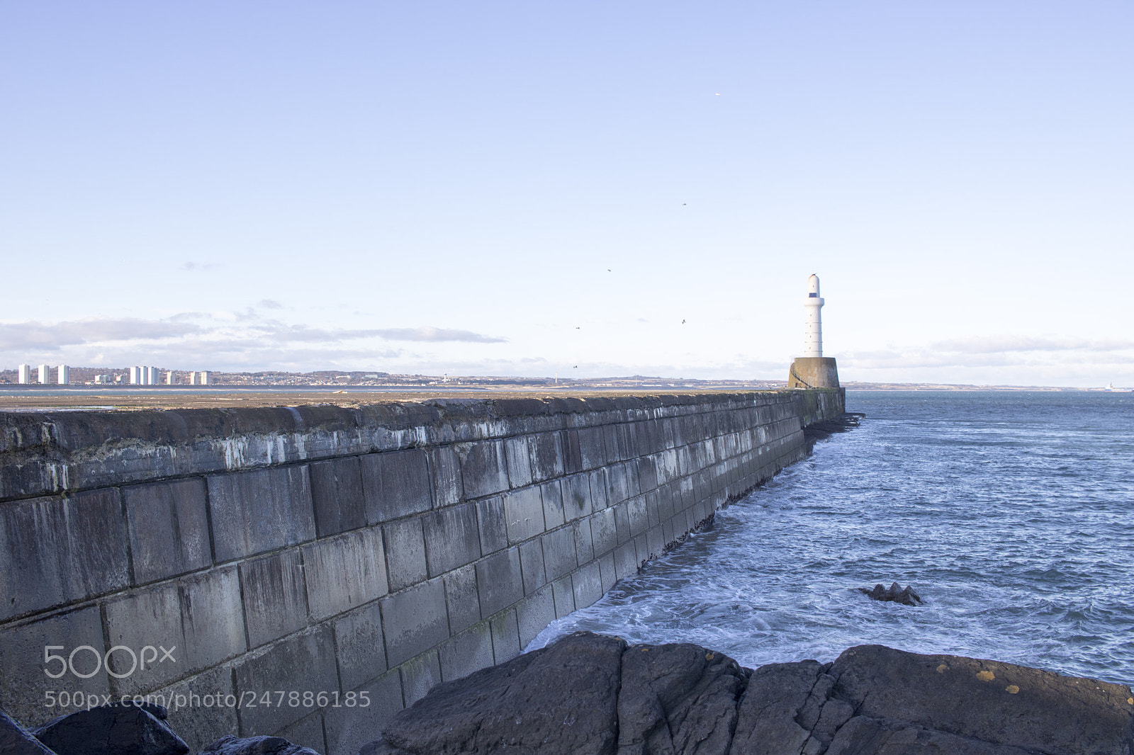 Canon EOS 750D (EOS Rebel T6i / EOS Kiss X8i) sample photo. Aberdeen lighthouse in front photography