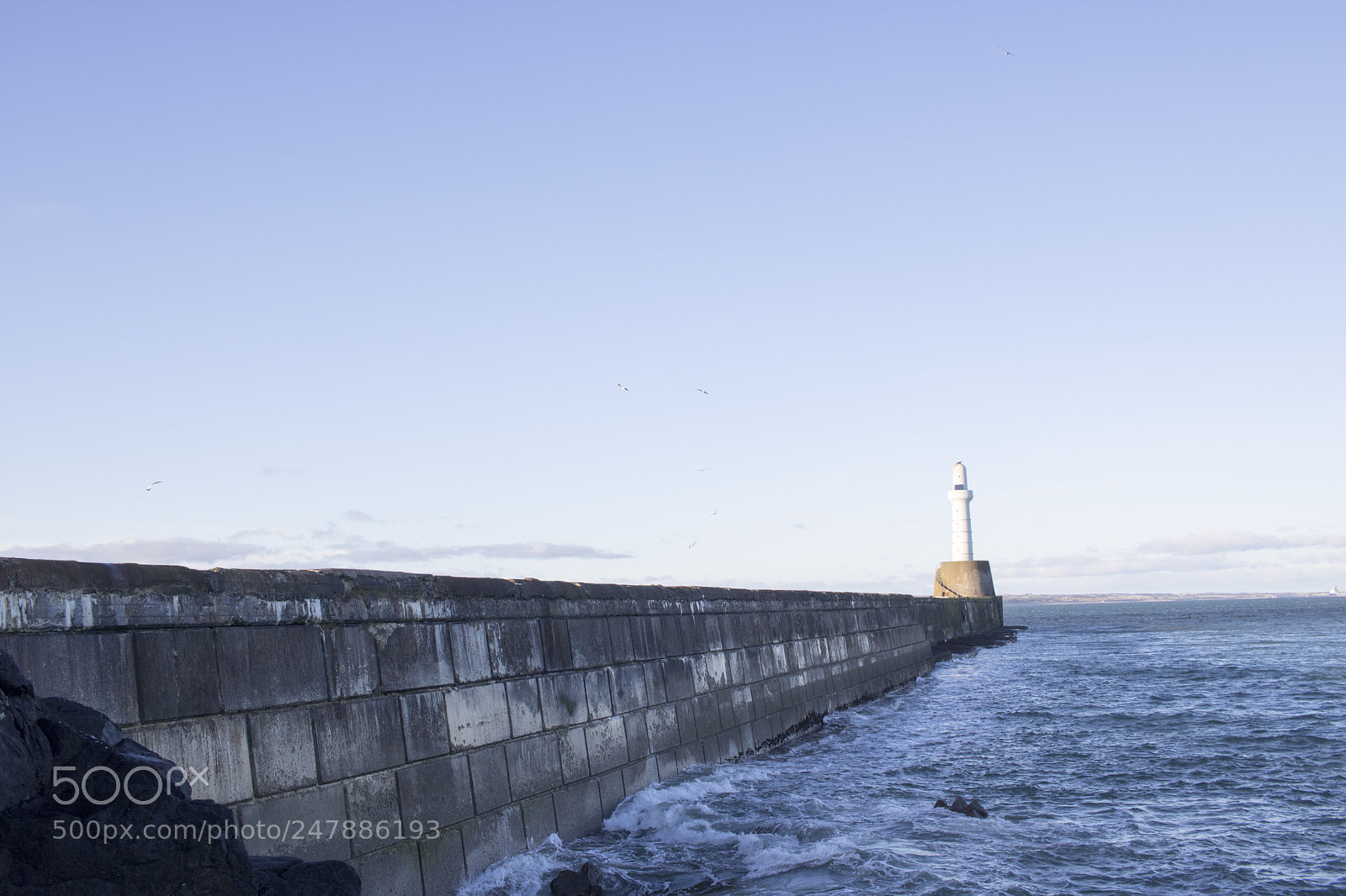 Canon EOS 750D (EOS Rebel T6i / EOS Kiss X8i) sample photo. Aberdeen lighthouse in front photography