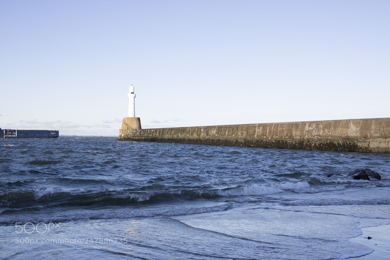 Canon EOS 750D (EOS Rebel T6i / EOS Kiss X8i) sample photo. Aberdeen lighthouse in front photography