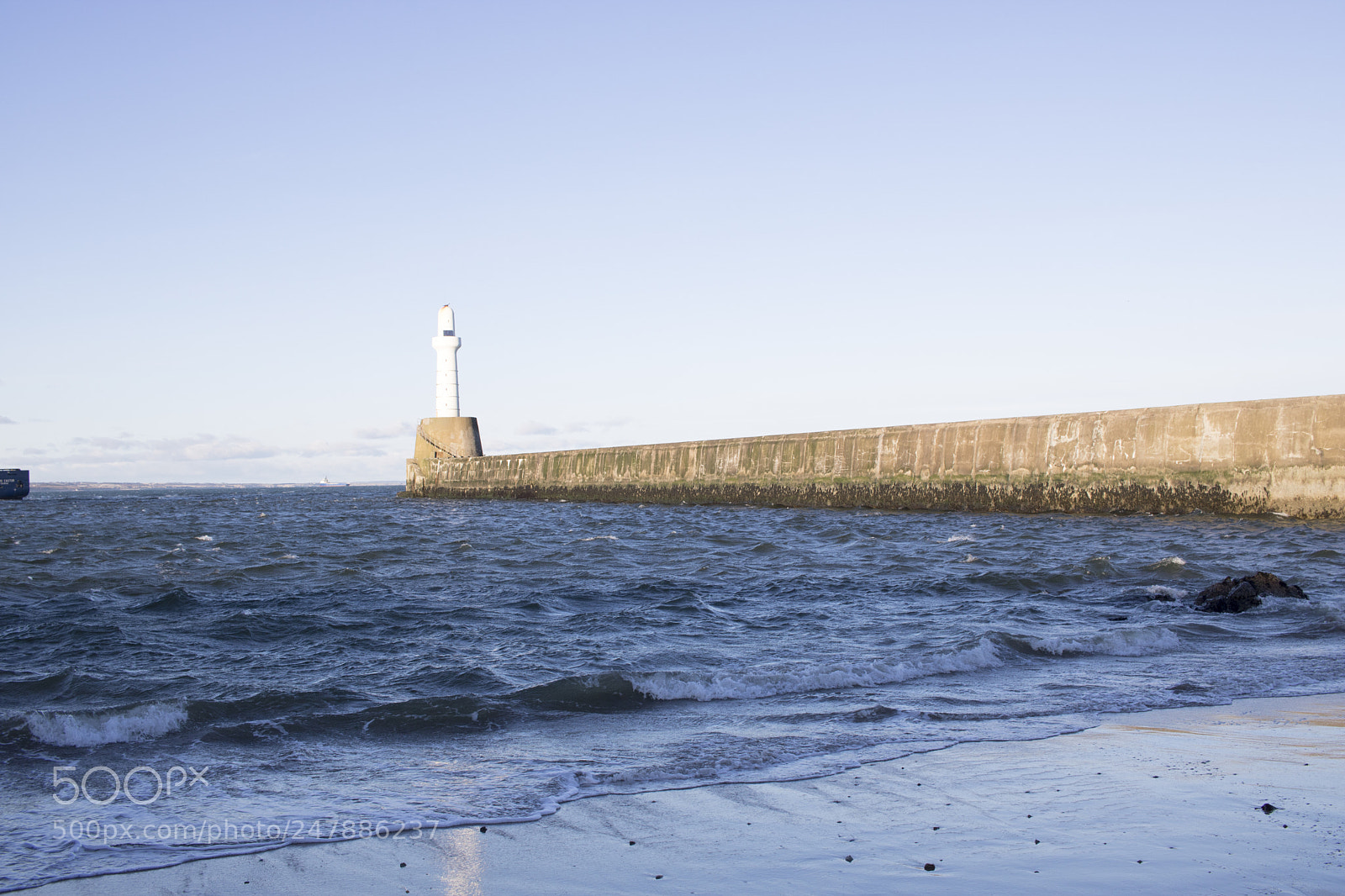 Canon EOS 750D (EOS Rebel T6i / EOS Kiss X8i) sample photo. Aberdeen lighthouse in front photography