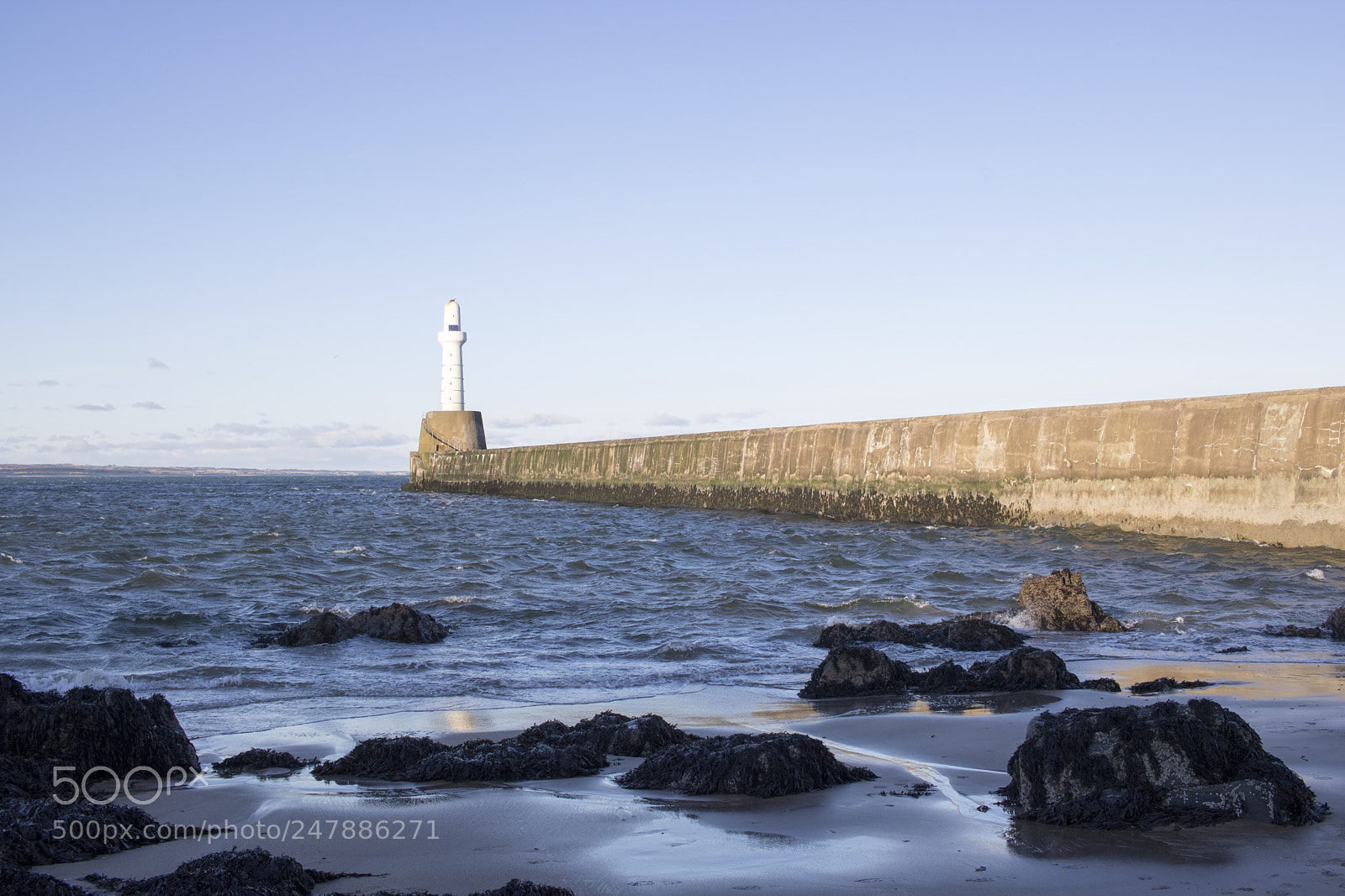 Canon EOS 750D (EOS Rebel T6i / EOS Kiss X8i) sample photo. Aberdeen lighthouse in front photography