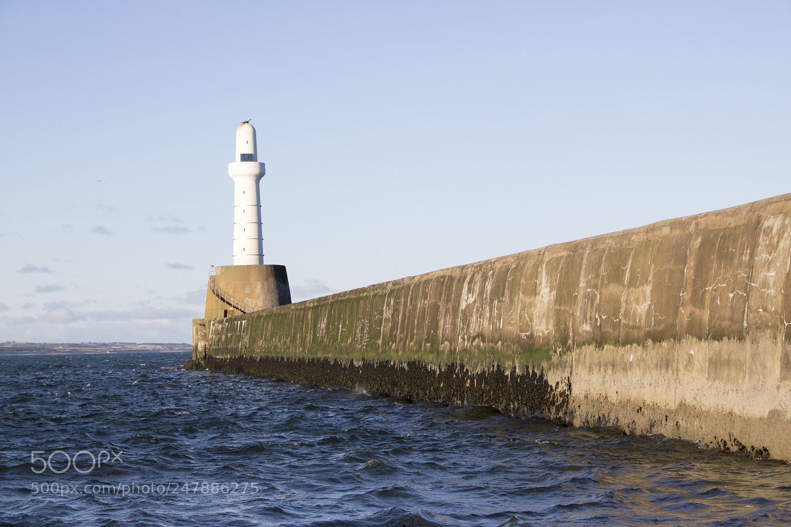 Canon EOS 750D (EOS Rebel T6i / EOS Kiss X8i) sample photo. Aberdeen lighthouse in front photography