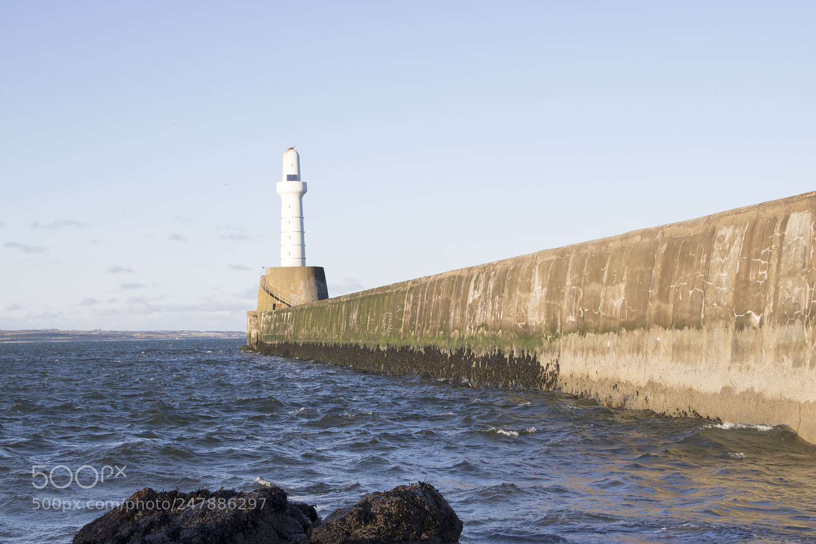 Canon EOS 750D (EOS Rebel T6i / EOS Kiss X8i) sample photo. Aberdeen lighthouse in front photography