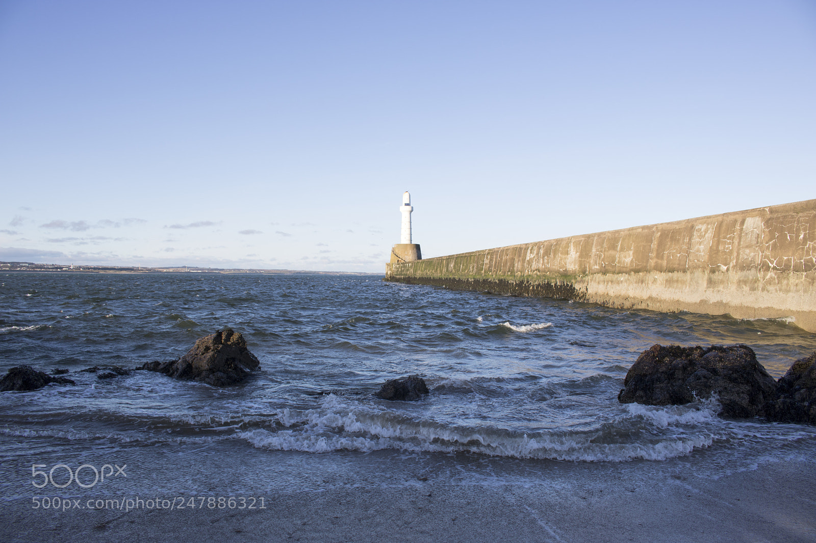 Canon EOS 750D (EOS Rebel T6i / EOS Kiss X8i) sample photo. Aberdeen lighthouse in front photography