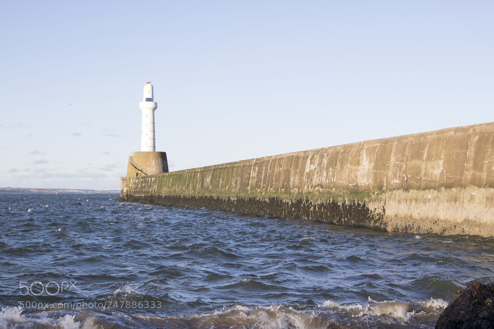 Canon EOS 750D (EOS Rebel T6i / EOS Kiss X8i) sample photo. Aberdeen lighthouse in front photography