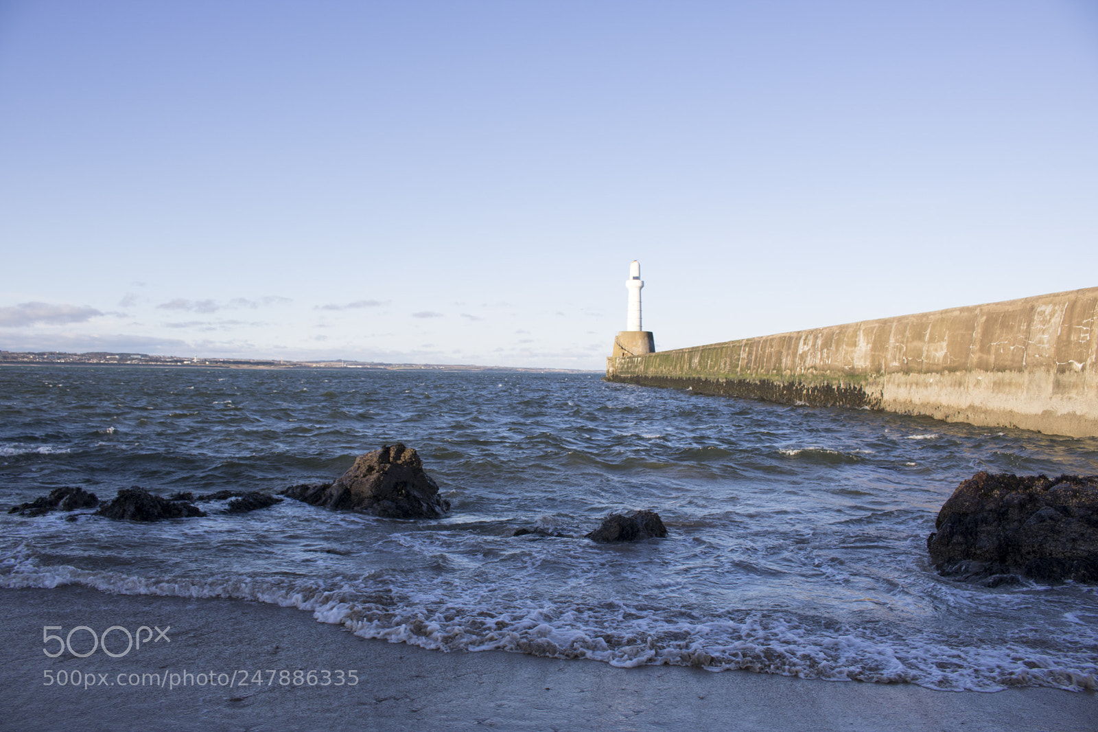 Canon EOS 750D (EOS Rebel T6i / EOS Kiss X8i) sample photo. Aberdeen lighthouse in front photography