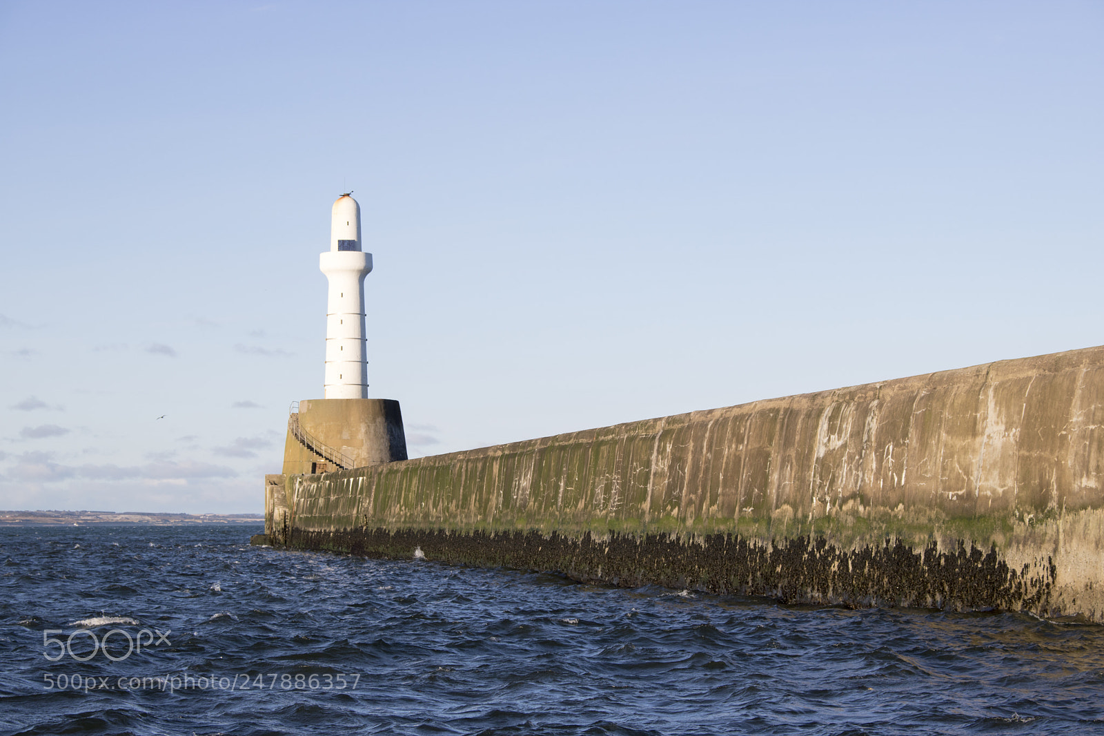 Canon EOS 750D (EOS Rebel T6i / EOS Kiss X8i) sample photo. Aberdeen lighthouse in front photography