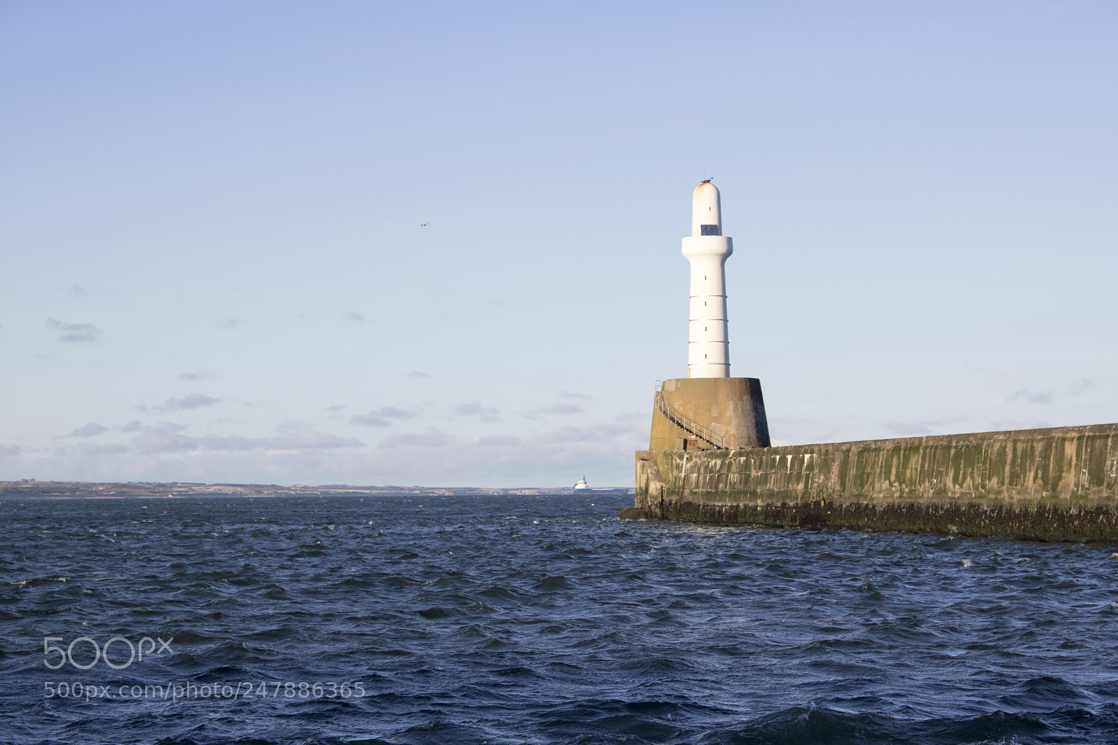 Canon EOS 750D (EOS Rebel T6i / EOS Kiss X8i) sample photo. Aberdeen lighthouse in front photography
