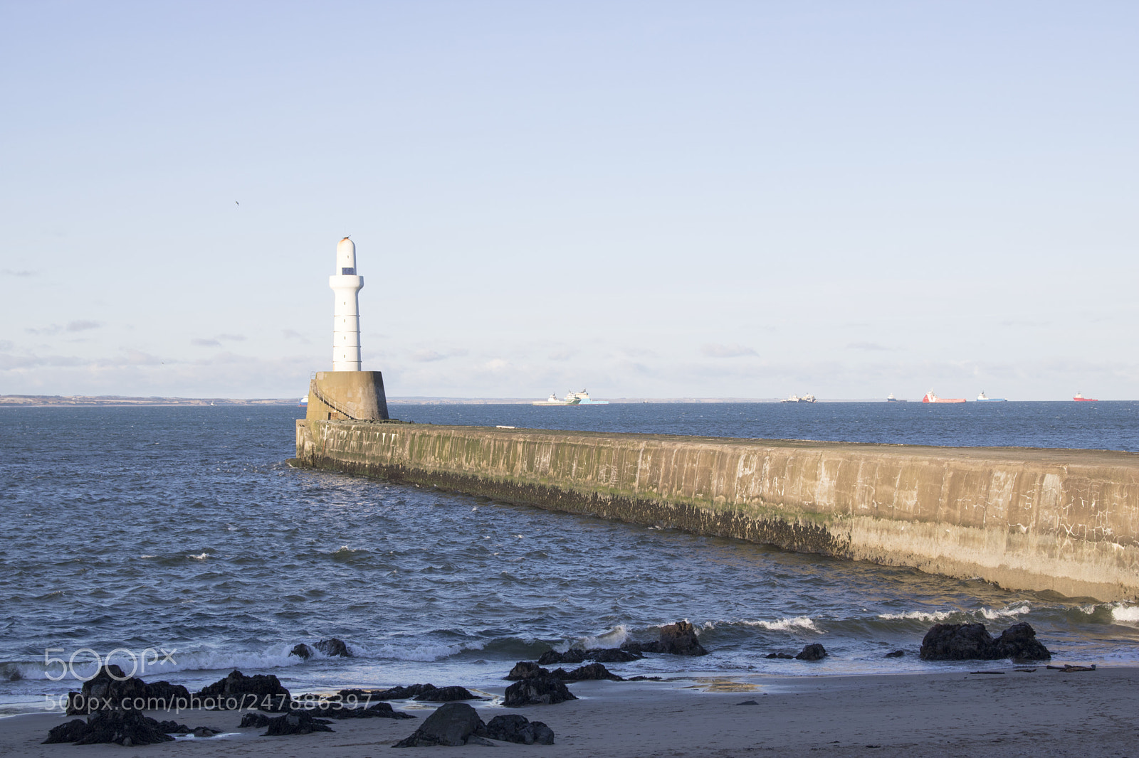 Canon EOS 750D (EOS Rebel T6i / EOS Kiss X8i) sample photo. Aberdeen lighthouse in front photography