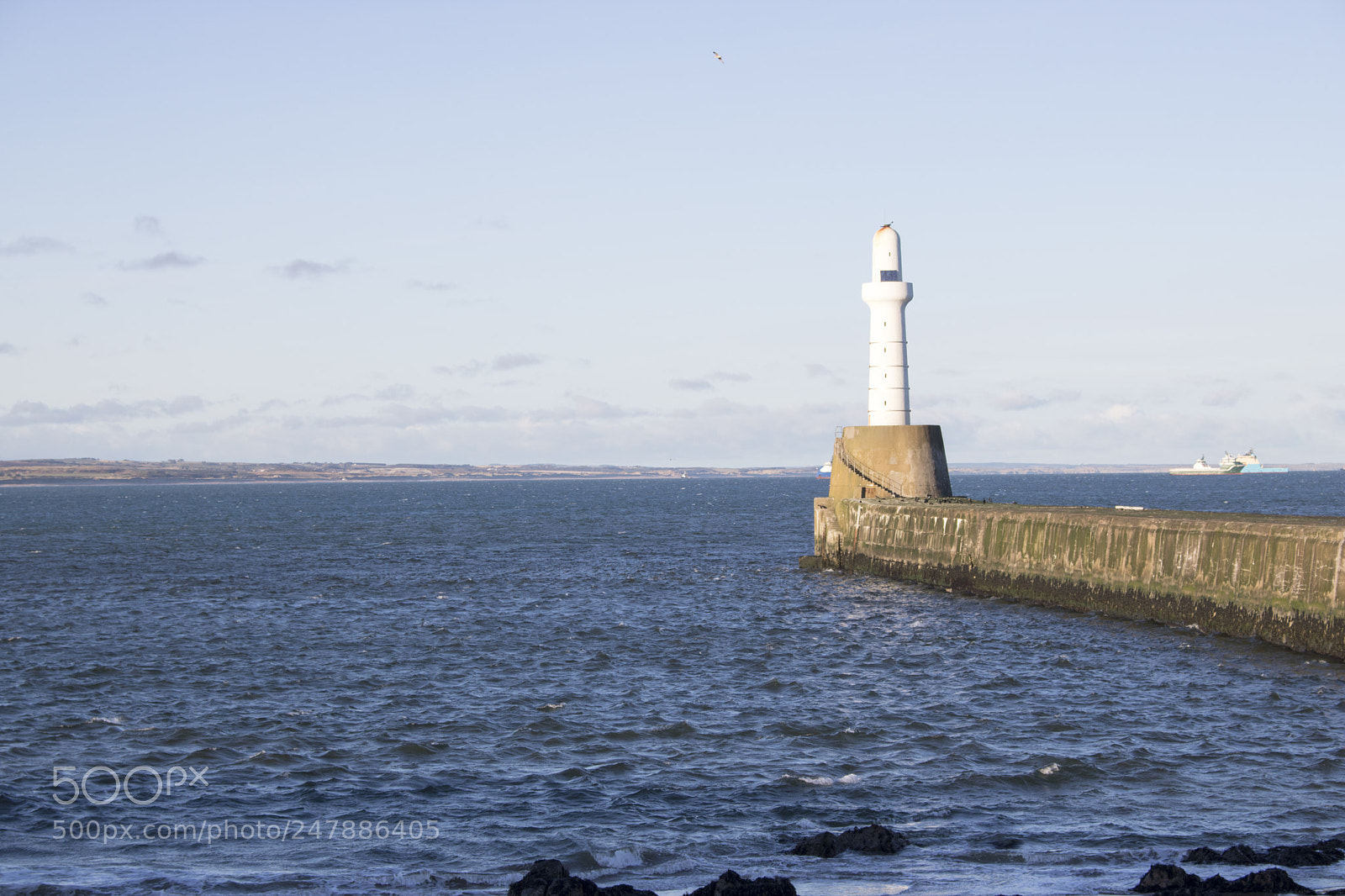Canon EOS 750D (EOS Rebel T6i / EOS Kiss X8i) sample photo. Aberdeen lighthouse in front photography