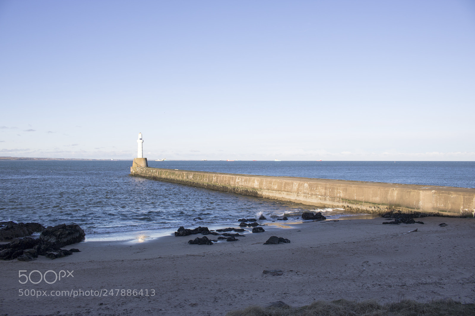 Canon EOS 750D (EOS Rebel T6i / EOS Kiss X8i) sample photo. Aberdeen lighthouse in front photography