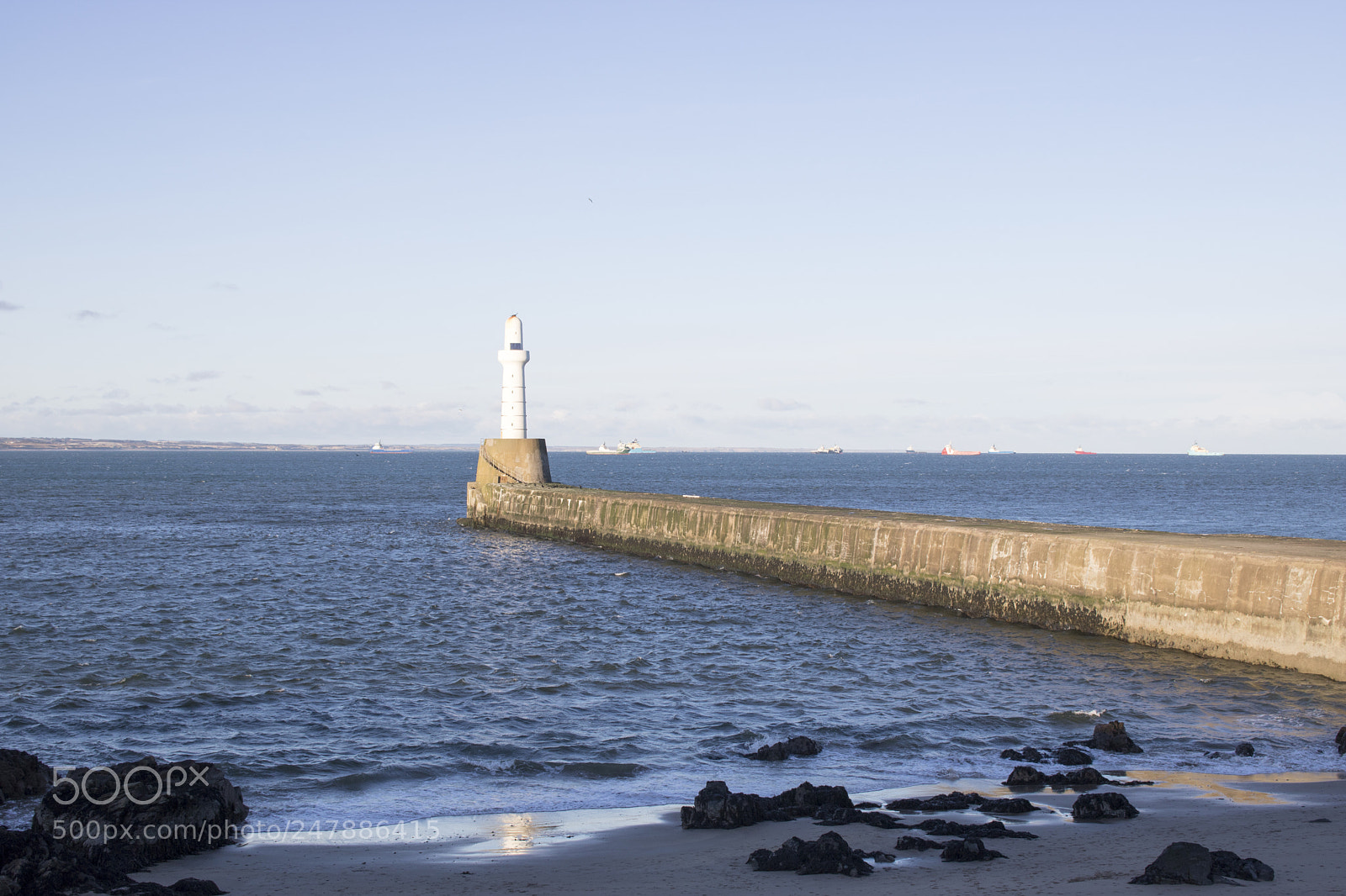 Canon EOS 750D (EOS Rebel T6i / EOS Kiss X8i) sample photo. Aberdeen lighthouse in front photography