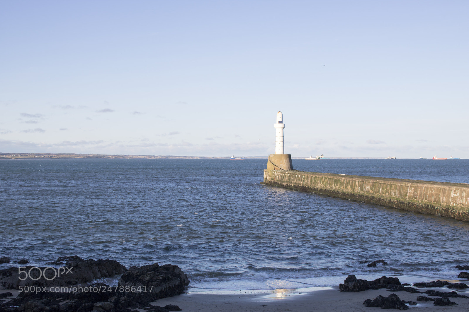 Canon EOS 750D (EOS Rebel T6i / EOS Kiss X8i) sample photo. Aberdeen lighthouse in front photography