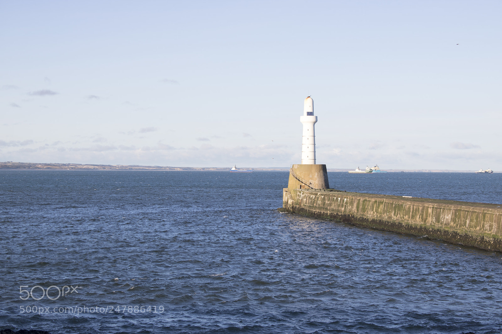 Canon EOS 750D (EOS Rebel T6i / EOS Kiss X8i) sample photo. Aberdeen lighthouse in front photography