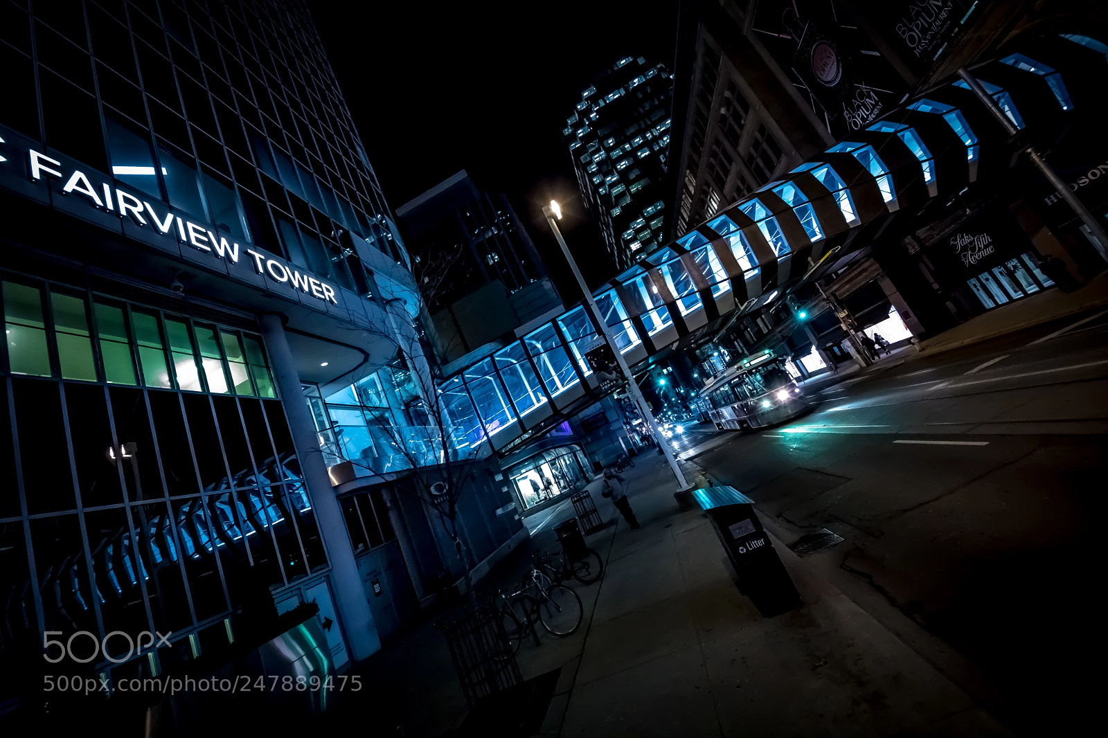 Canon EOS 750D (EOS Rebel T6i / EOS Kiss X8i) sample photo. Bridge, reflection and streetcar photography