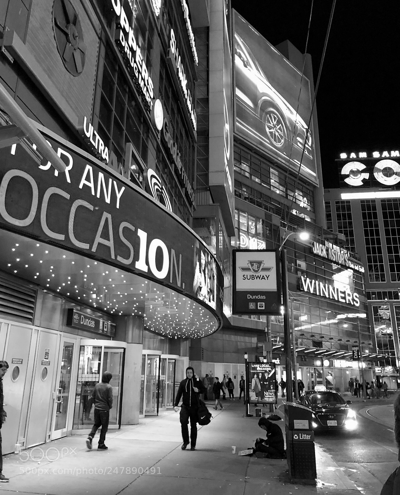 Apple iPhone X sample photo. Toronto | yonge & dundas photography