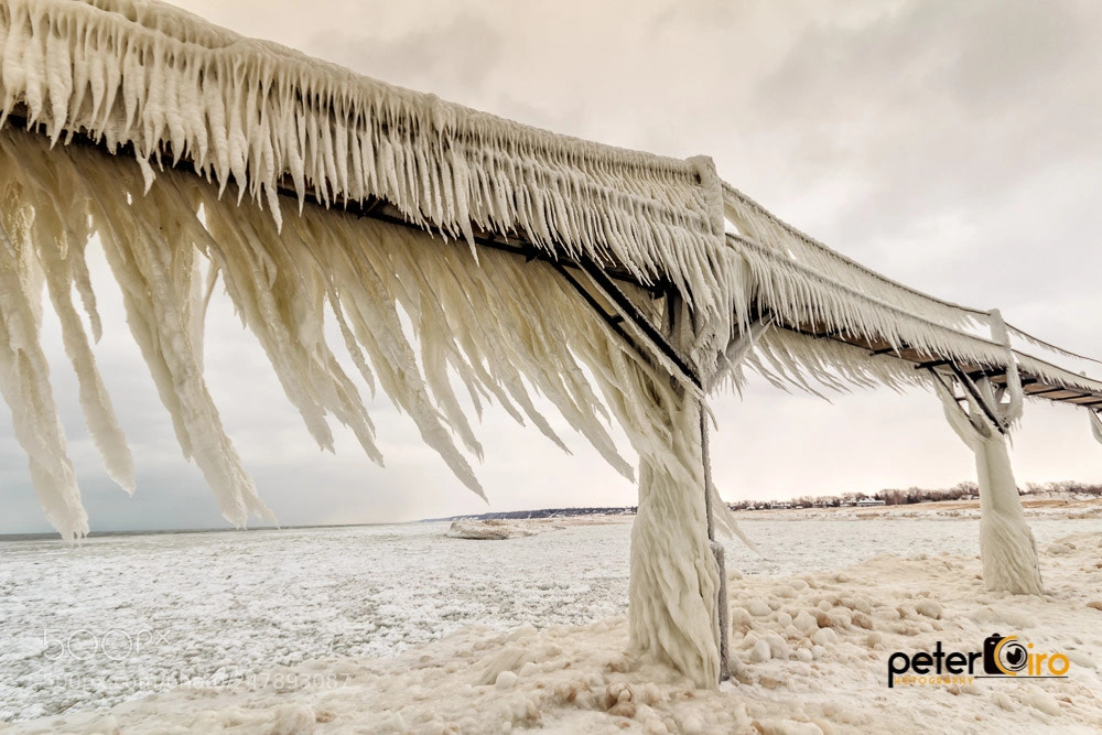 Canon EOS 600D (Rebel EOS T3i / EOS Kiss X5) sample photo. Icicles hanging from lighthouse photography