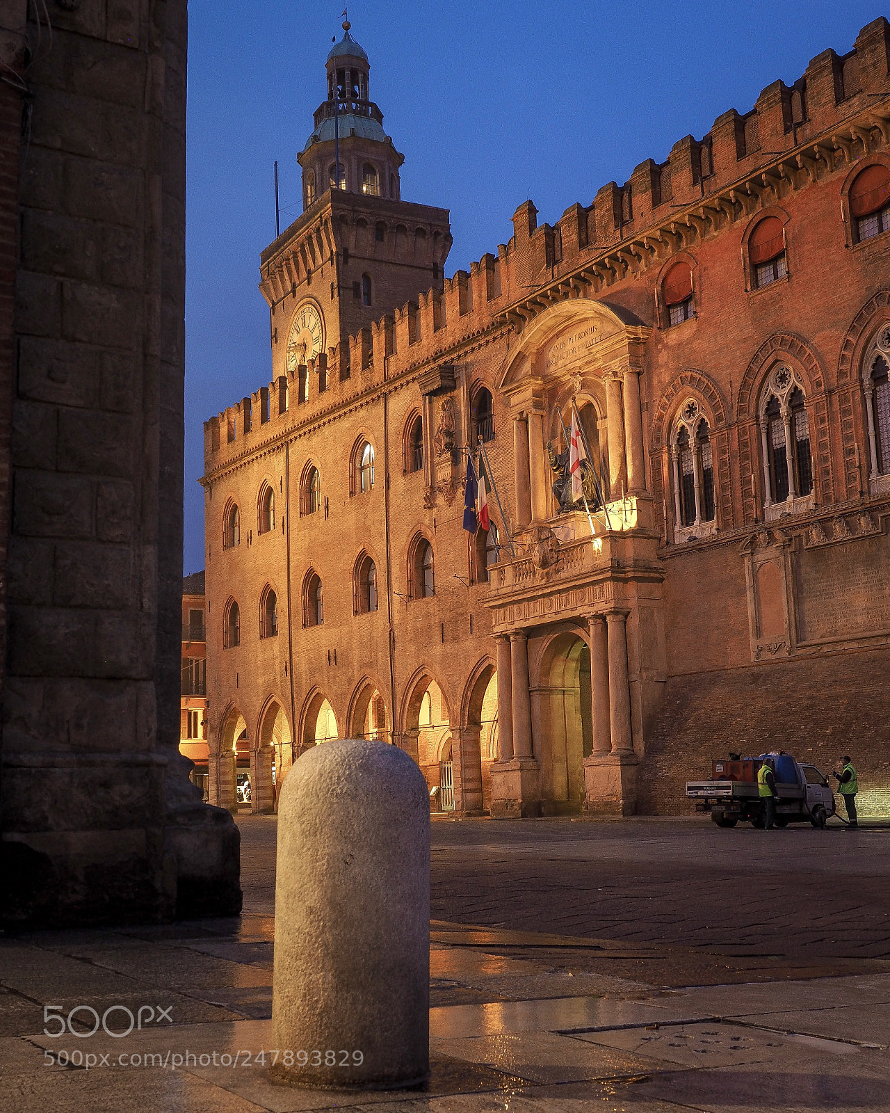 Olympus OM-D E-M10 sample photo. Piazza maggiore in bologna photography