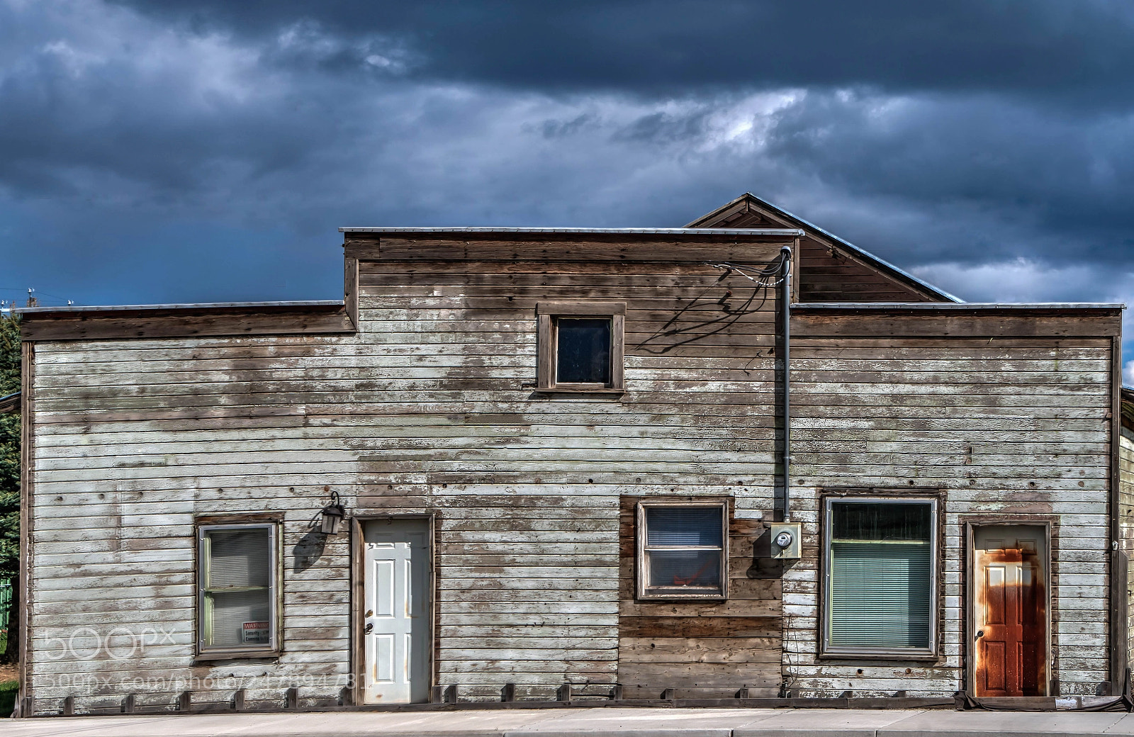 Nikon D500 sample photo. Weathered store front in photography