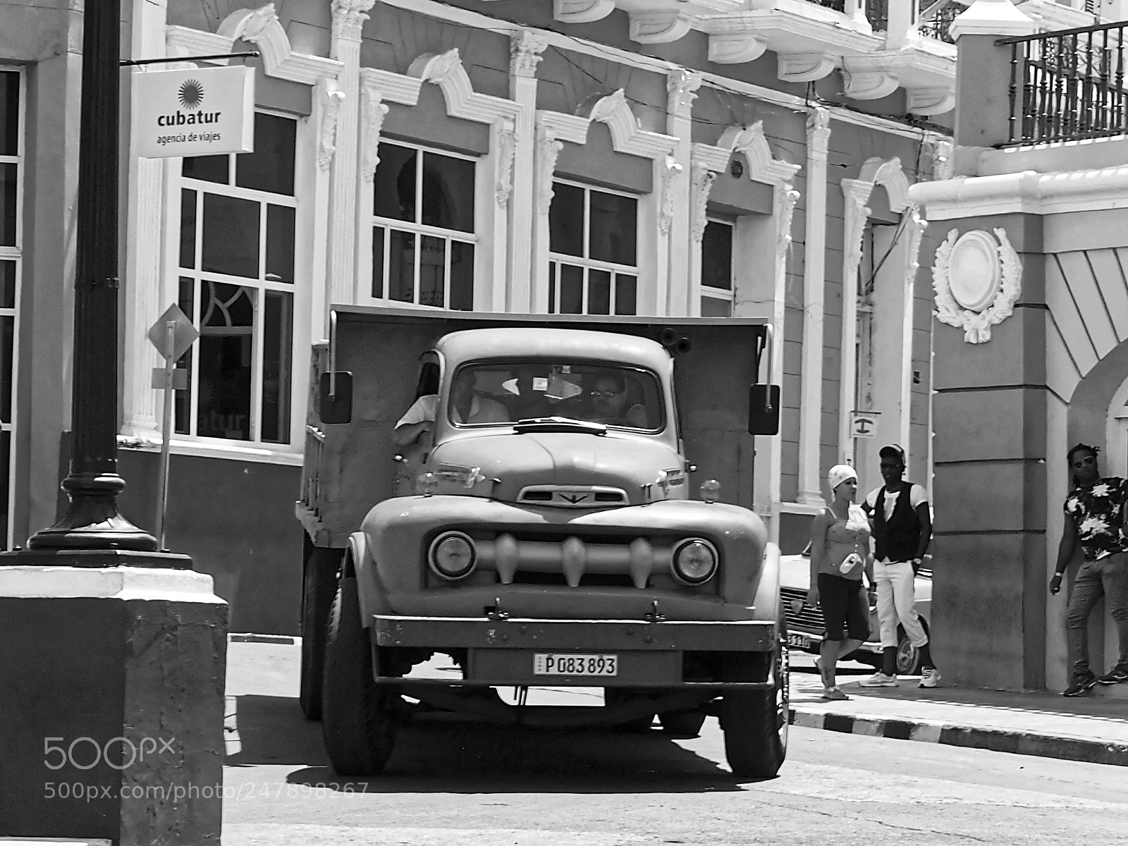 Olympus PEN E-PL3 sample photo. Truck in cuba. photography