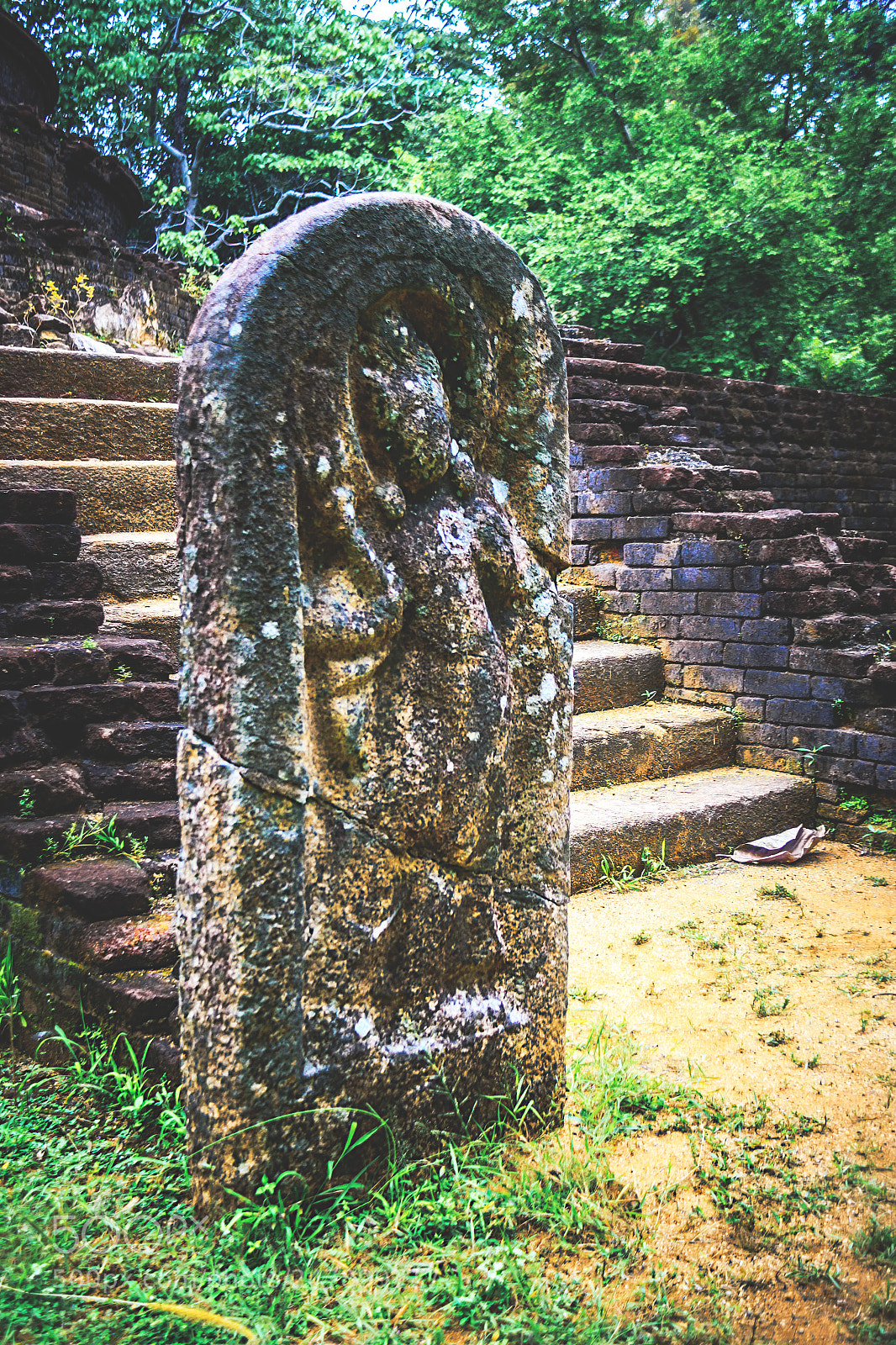 Canon EOS 600D (Rebel EOS T3i / EOS Kiss X5) sample photo. The forgotten temple, sri photography