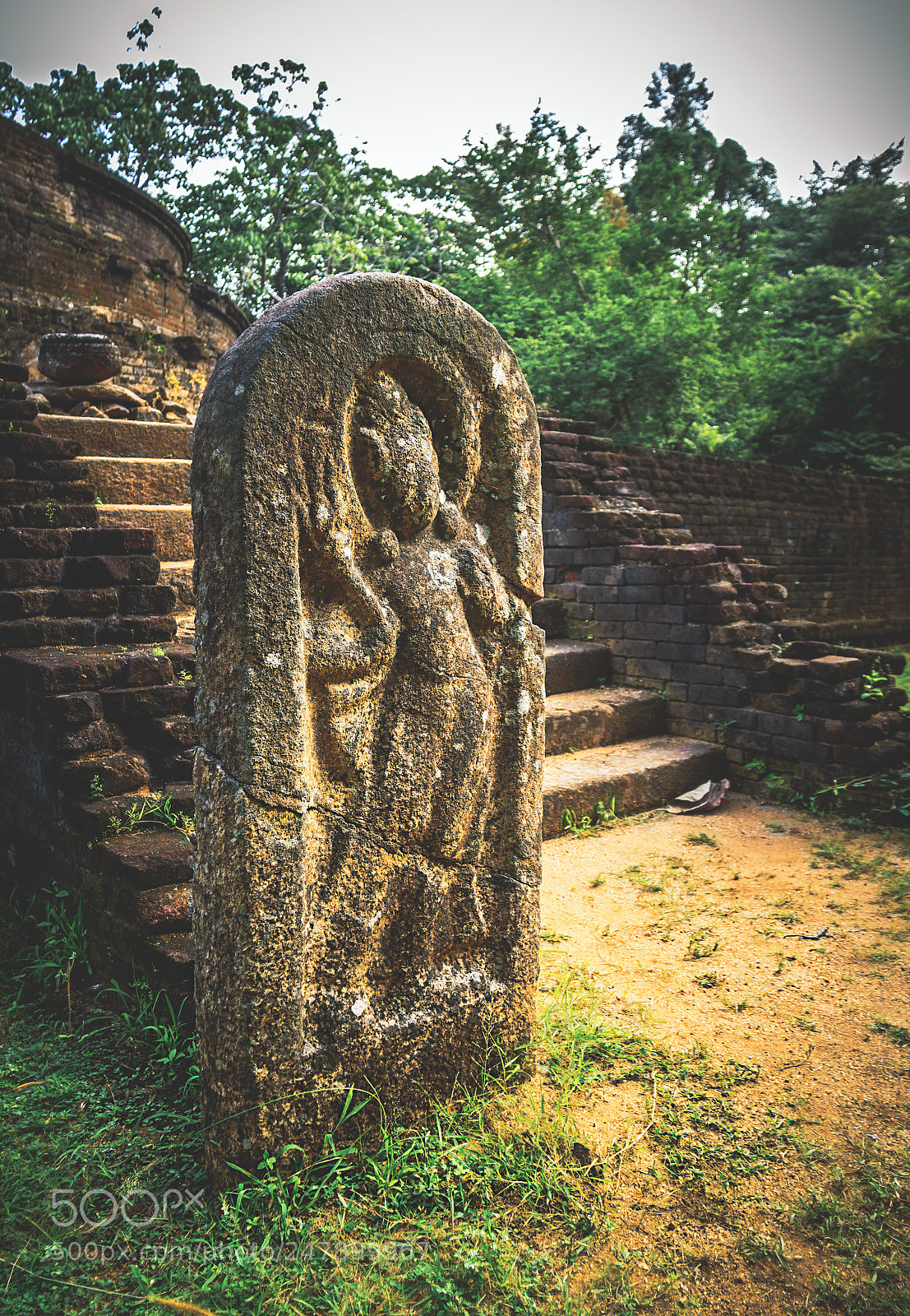Canon EOS 600D (Rebel EOS T3i / EOS Kiss X5) sample photo. The forgotten temple, sri photography