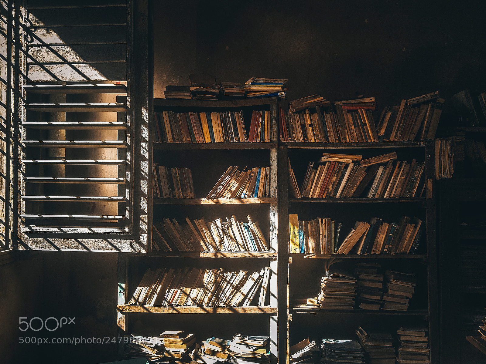 Samsung Galaxy S6 sample photo. Bookshelf and shadow photography