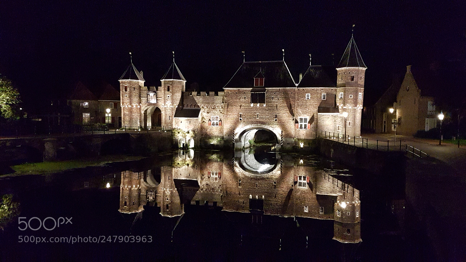 Samsung Galaxy S7 sample photo. Koppelpoort by night photography