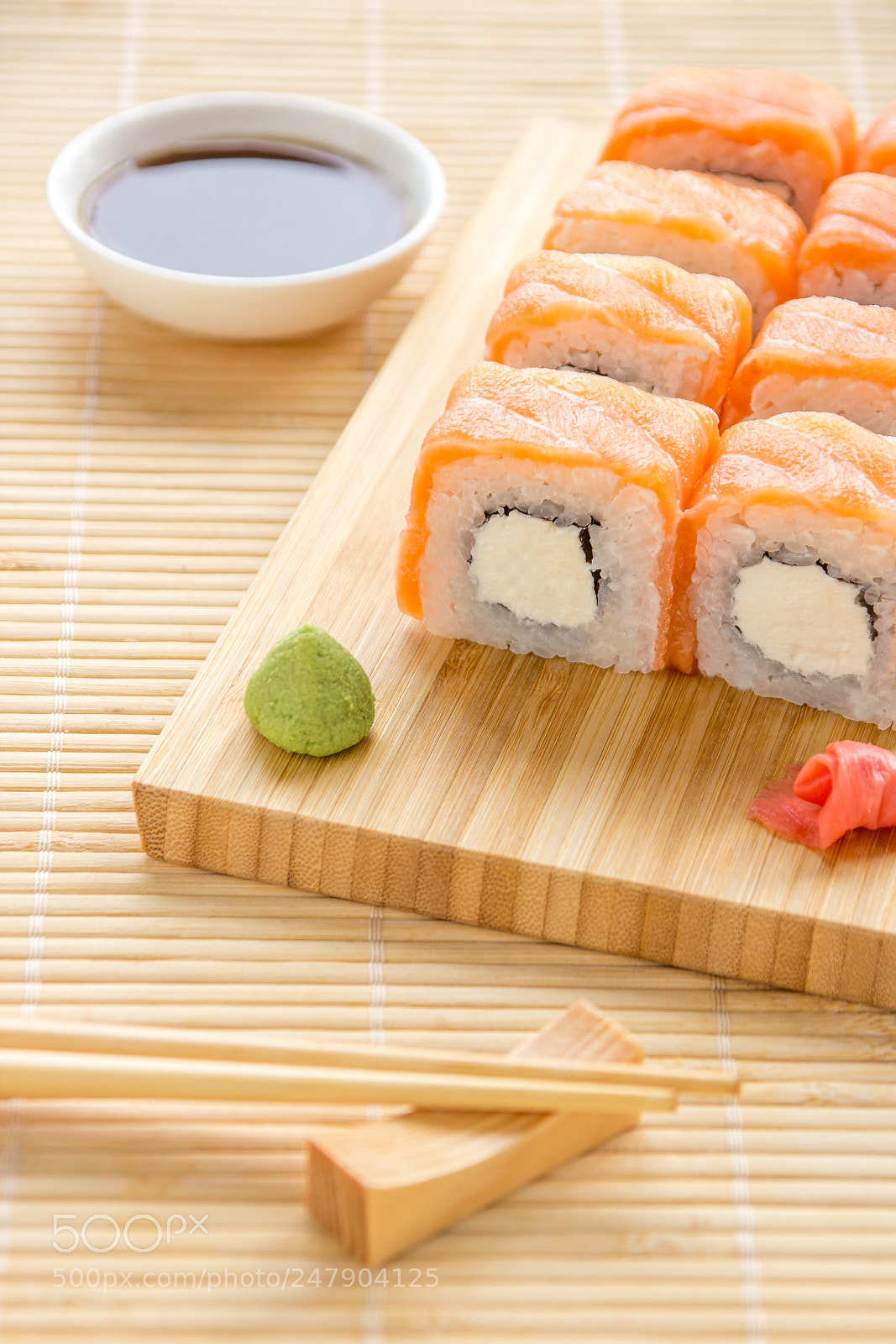 Canon EOS 600D (Rebel EOS T3i / EOS Kiss X5) sample photo. Sushi philadelphia roll on photography