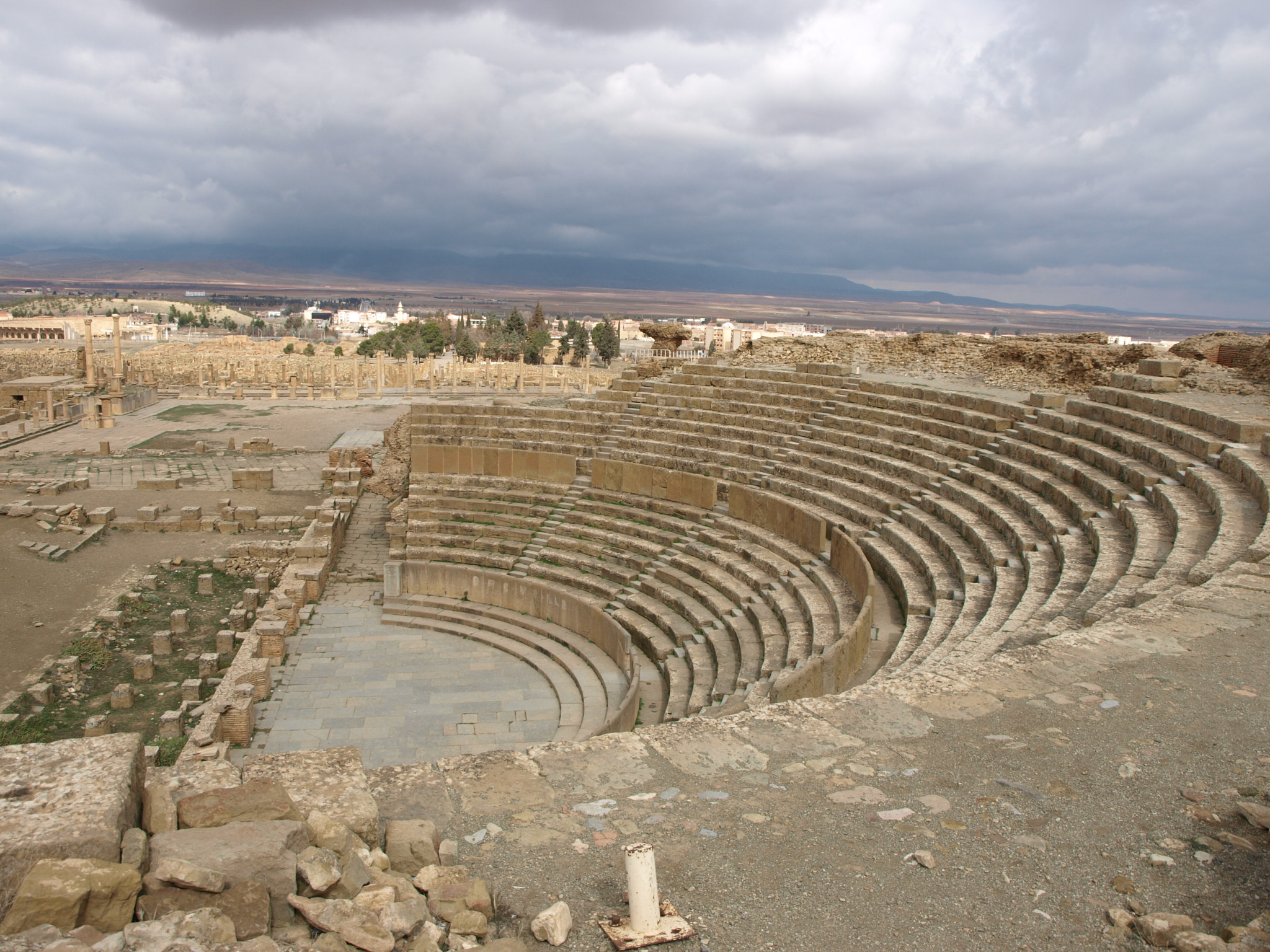 Olympus E-410 (EVOLT E-410) sample photo. Teatro romano a timgad - algeria photography