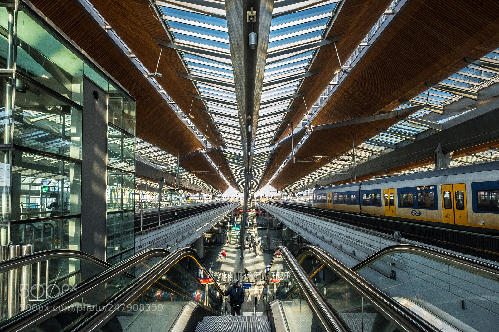 Fujifilm X-T2 sample photo. Amsterdam, arena-bijlmer station photography
