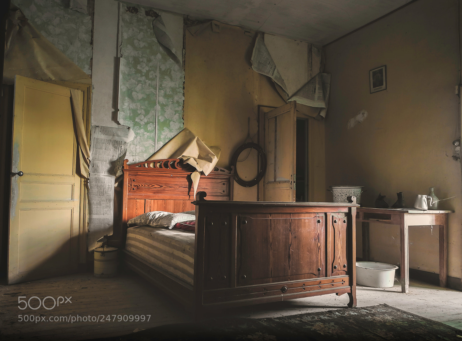 Samsung NX3000 sample photo. Urbex chateau scandale photography