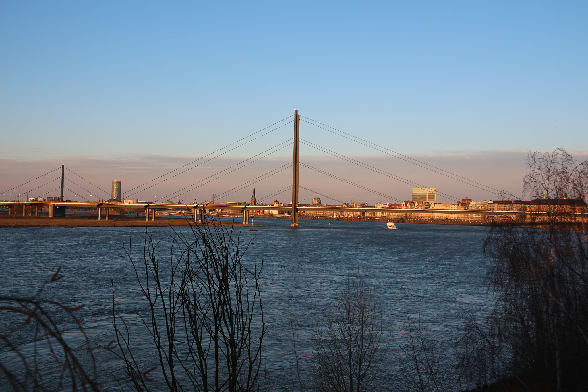 Sigma 18-200mm f/3.5-6.3 DC OS sample photo. Img photography