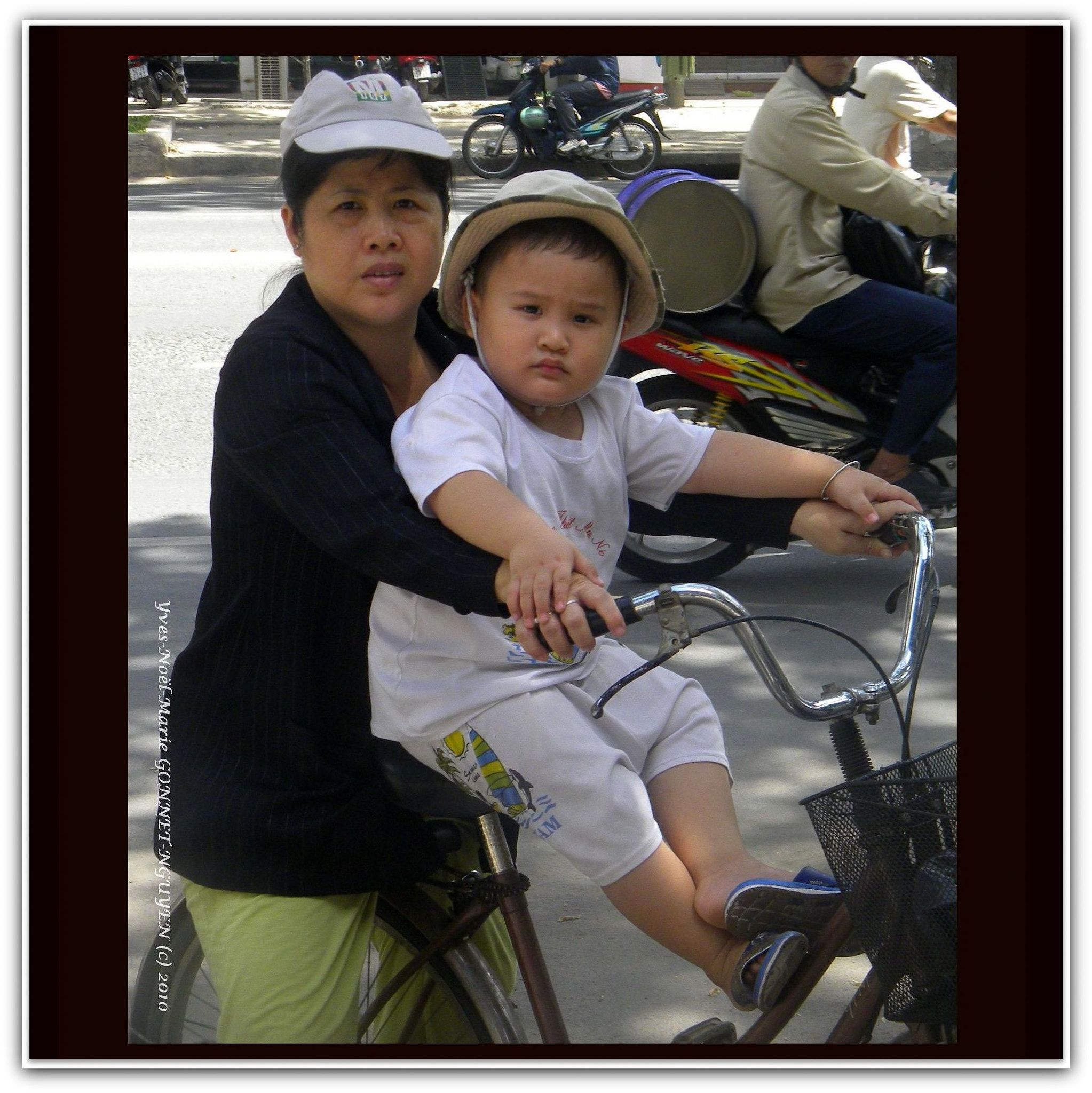 Nikon Coolpix L100 sample photo. N°001 vietnamese ladies, vietnam photography