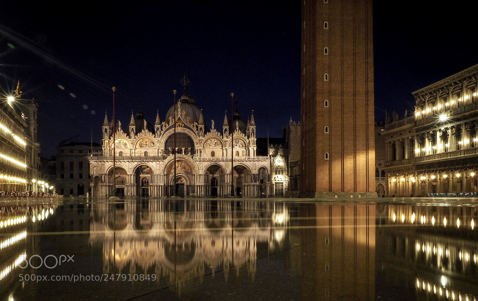 Olympus OM-D E-M10 sample photo. Piazza san marco filled photography