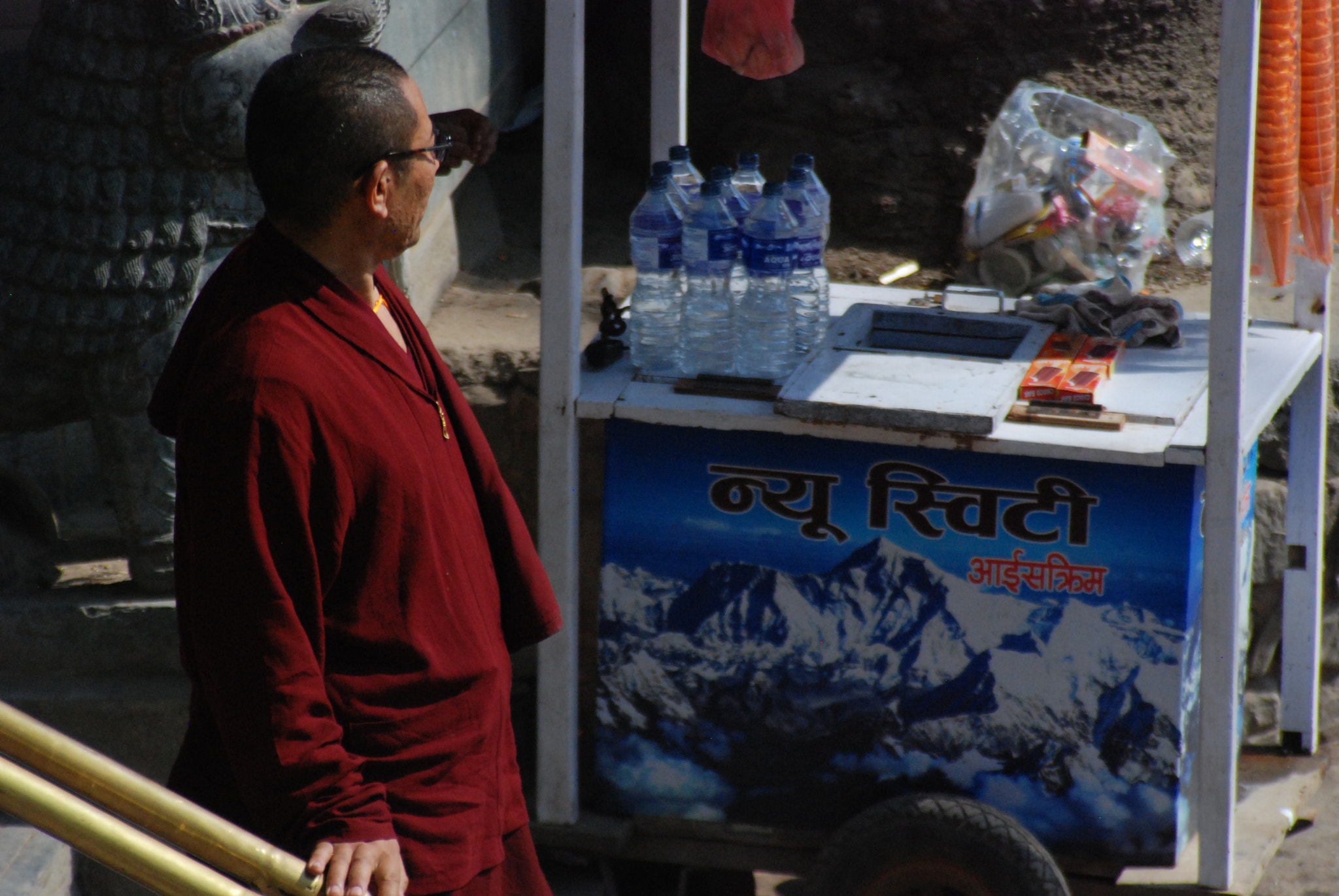 Nikon D80 + Tamron AF 28-200mm F3.8-5.6 XR Di Aspherical (IF) Macro sample photo. March in swayambhu photography