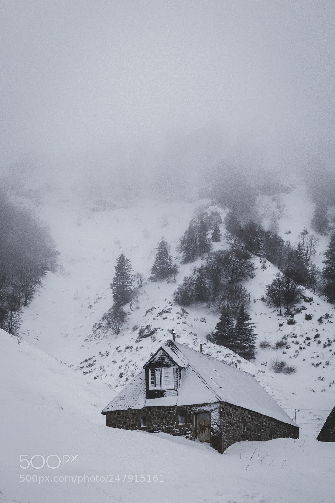 Canon EOS 6D Mark II sample photo. House in snow photography