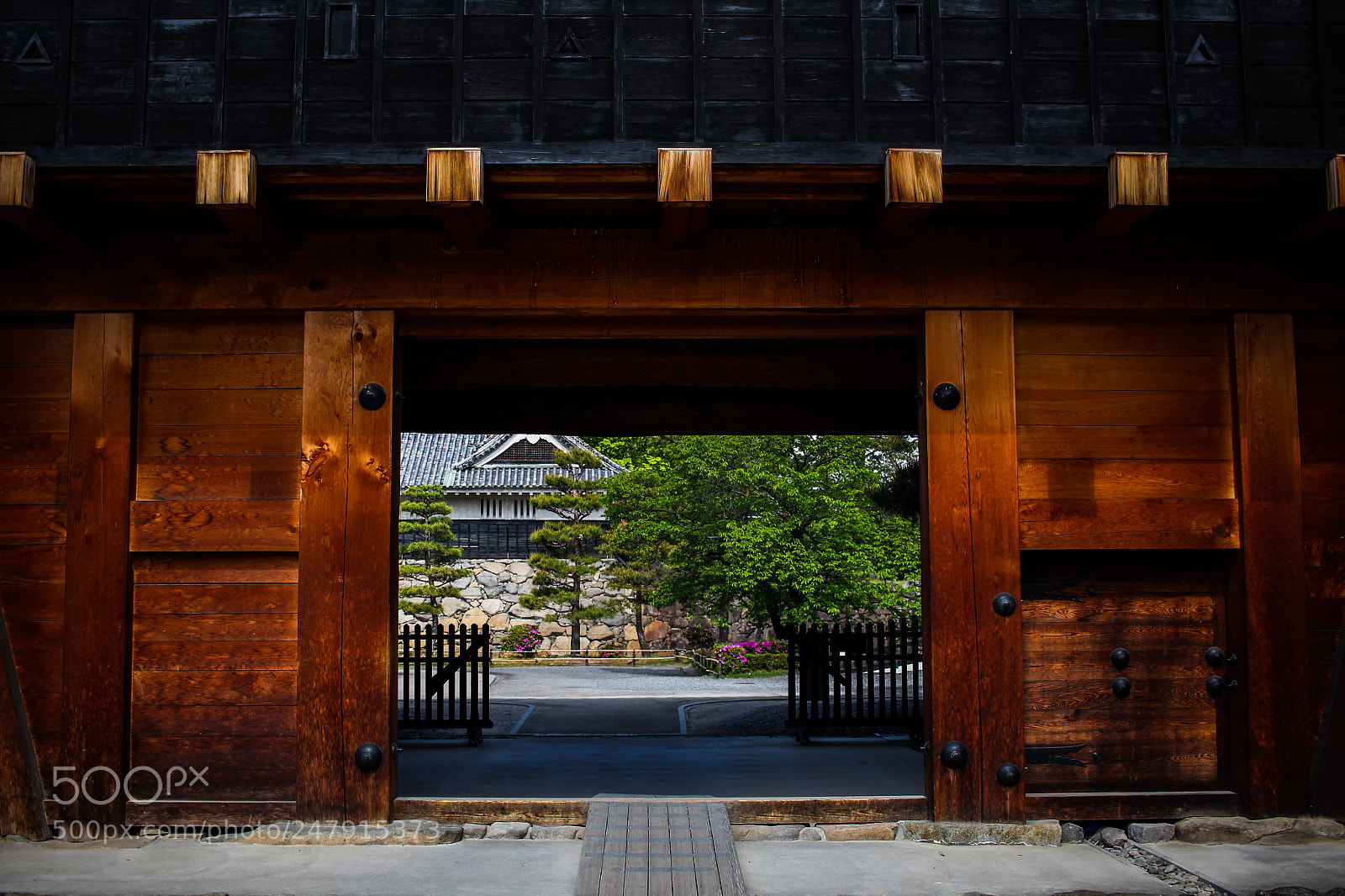 Canon EOS 650D (EOS Rebel T4i / EOS Kiss X6i) sample photo. Matsumoto castle gates photography