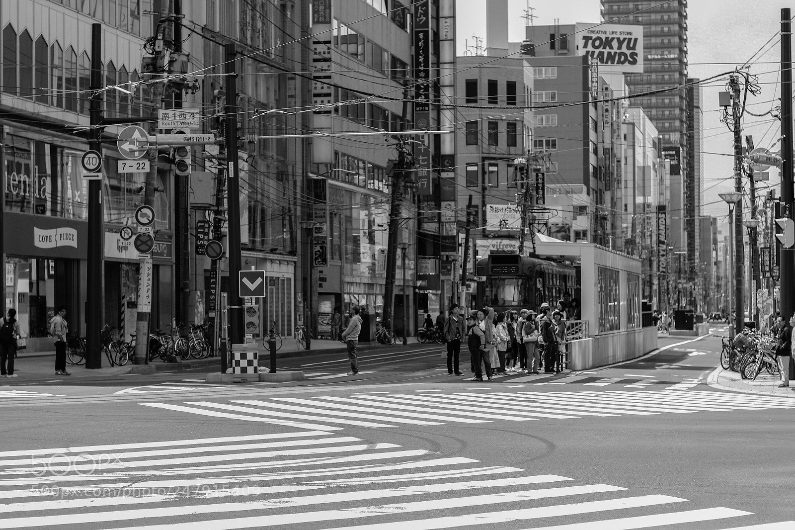 Canon EOS 650D (EOS Rebel T4i / EOS Kiss X6i) sample photo. Tram stop photography