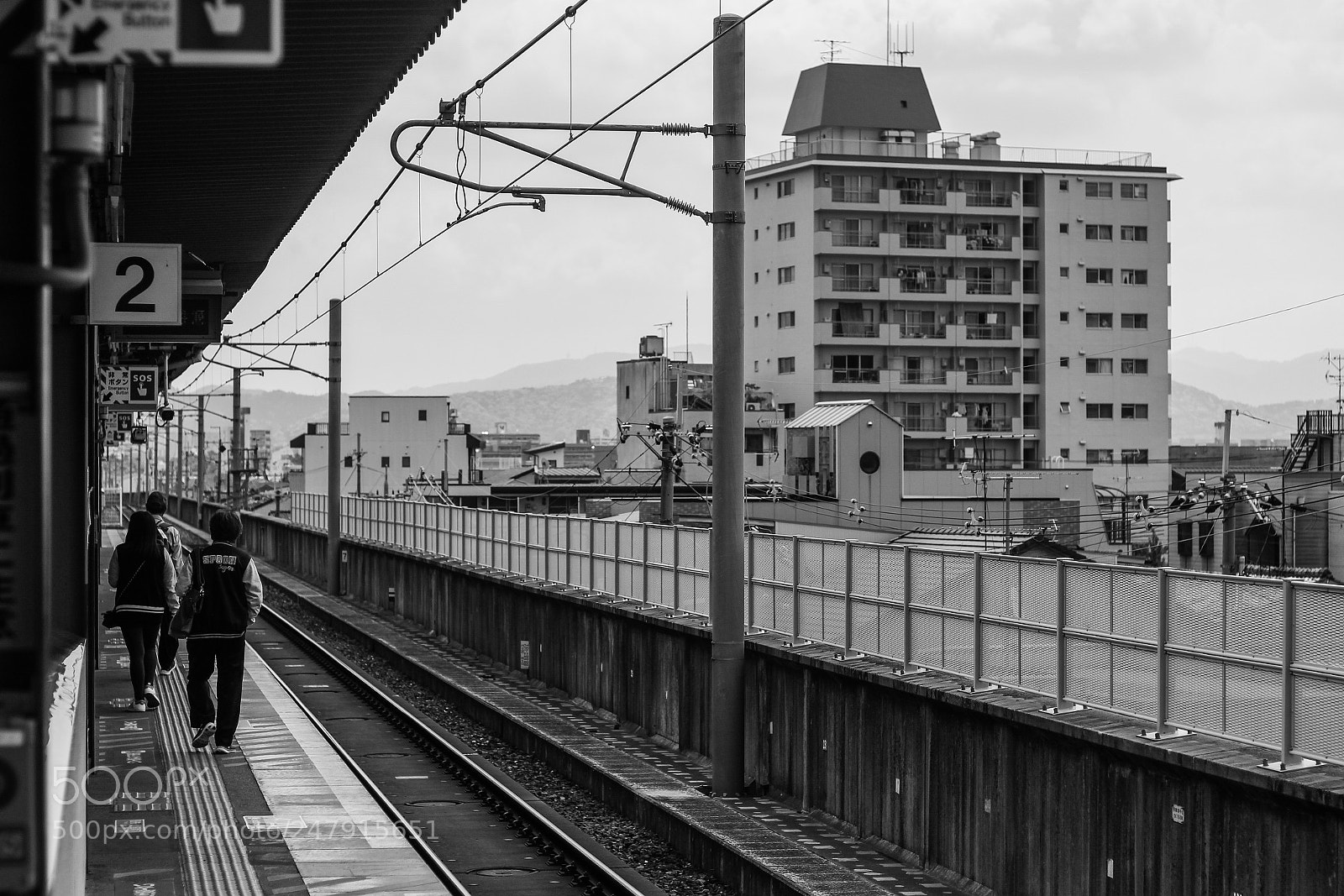 Canon EOS 650D (EOS Rebel T4i / EOS Kiss X6i) sample photo. Train station in kyoto photography
