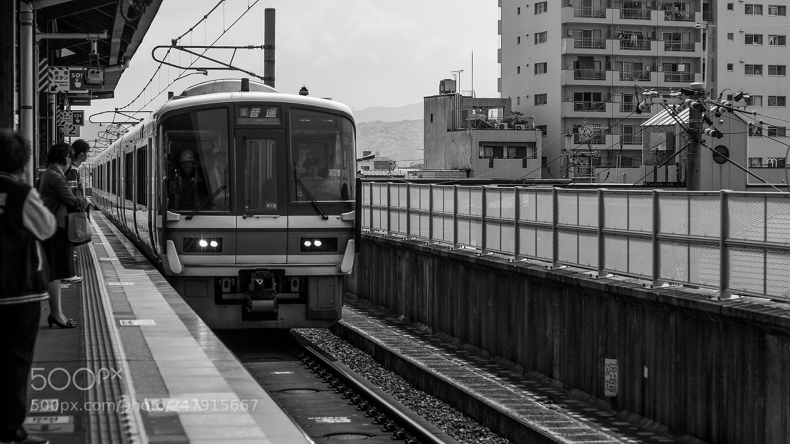 Canon EOS 650D (EOS Rebel T4i / EOS Kiss X6i) sample photo. Train arriving in kyoto photography