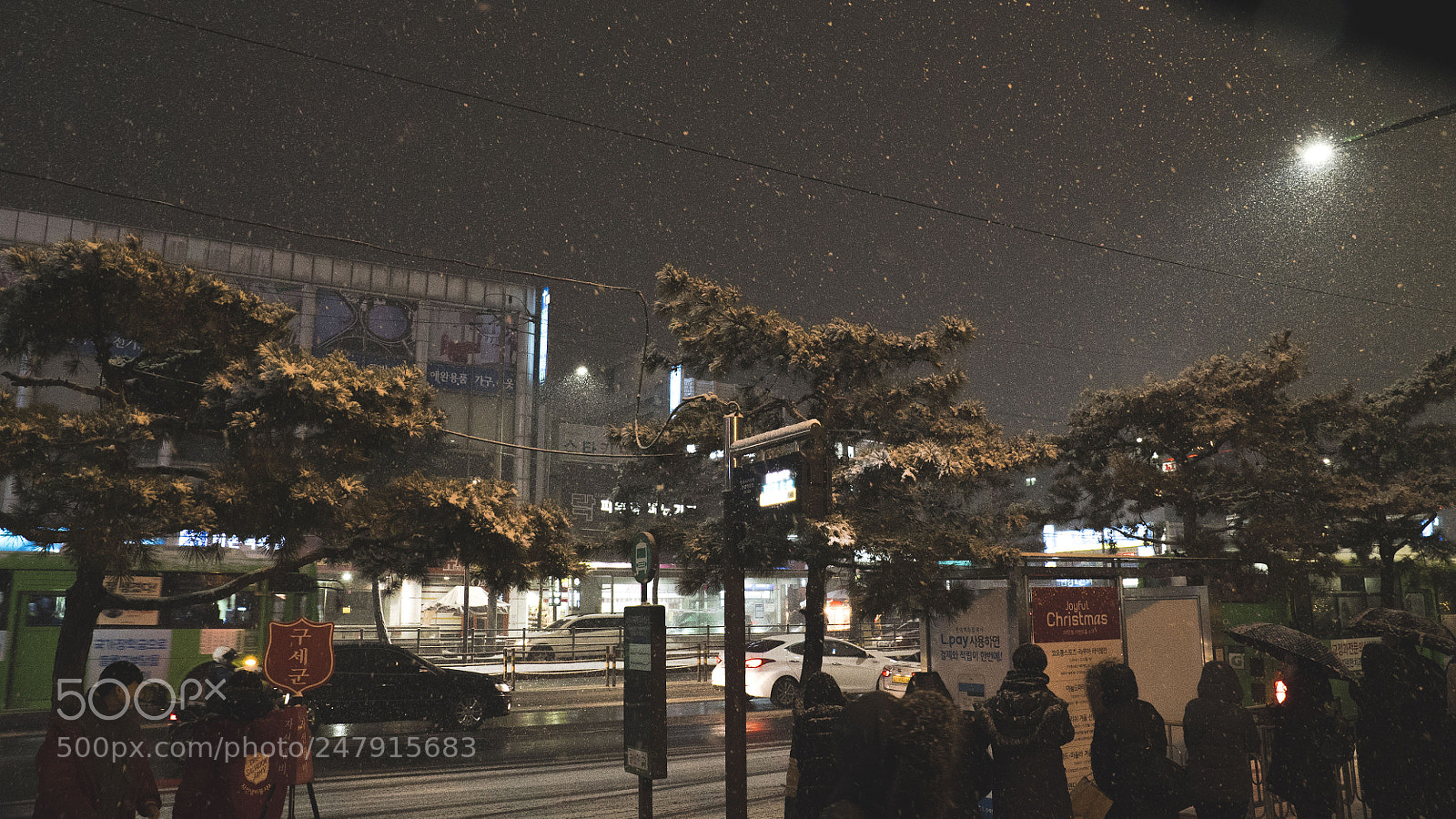 Sony a7S II sample photo. Bus stop photography